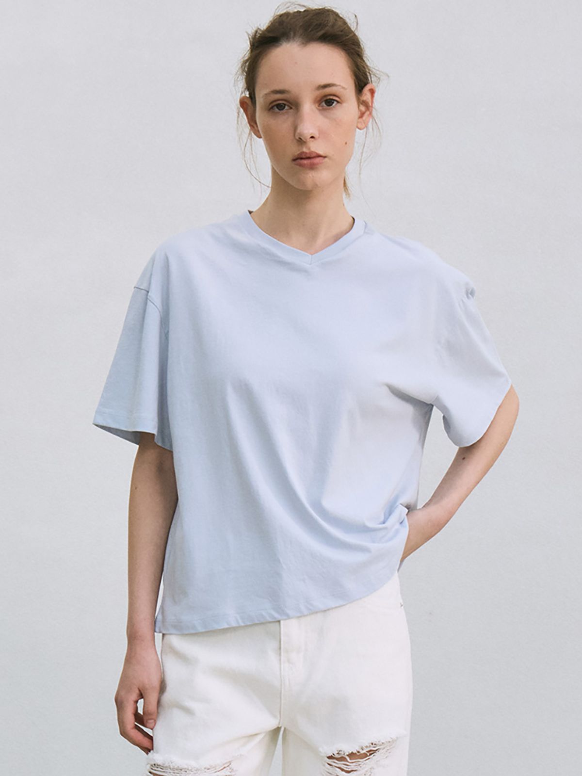 르(LE) v-neck loose-fit T-shirt (sky blue)