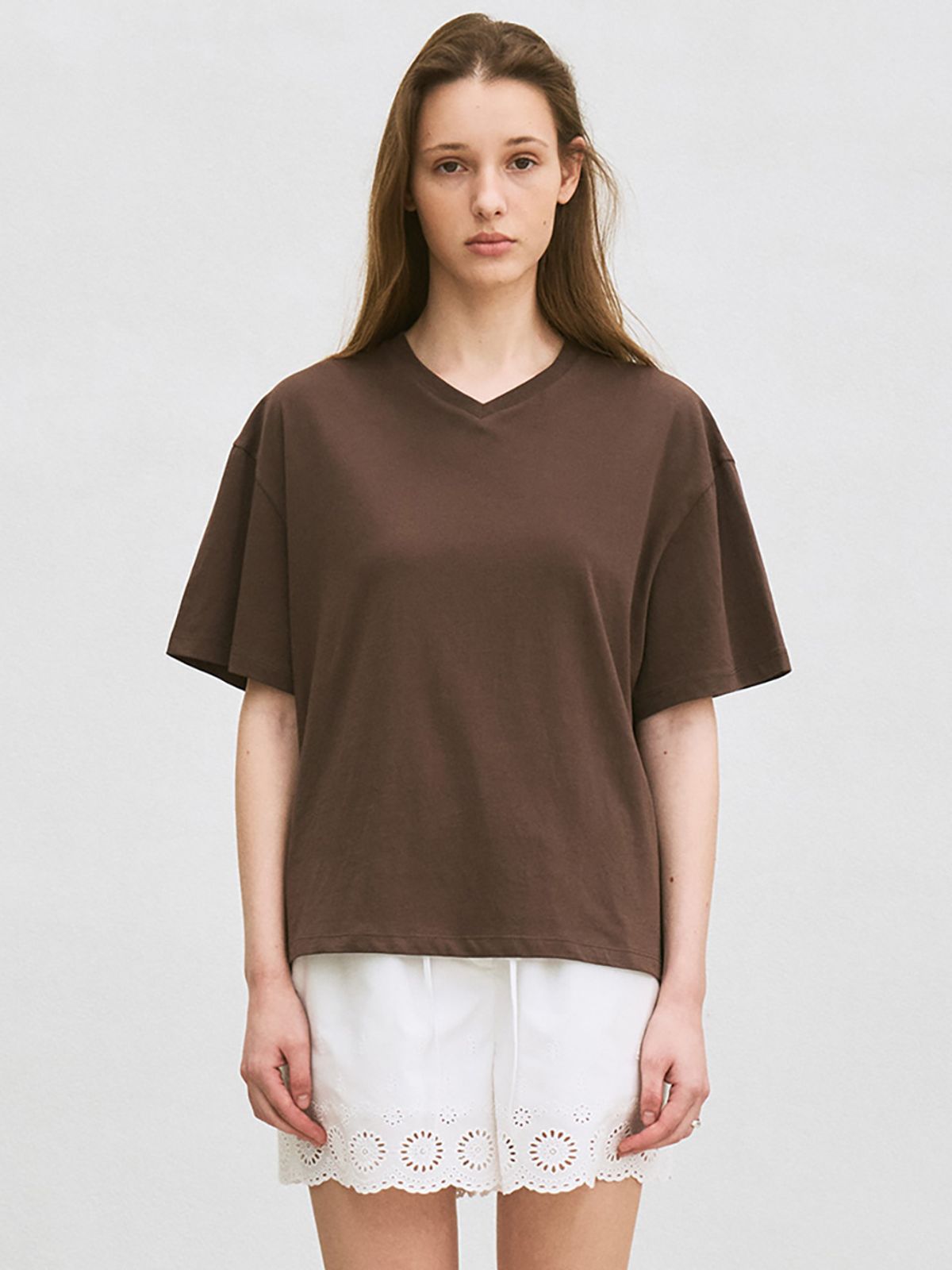 르(LE) v-neck loose-fit T-shirt (brown)