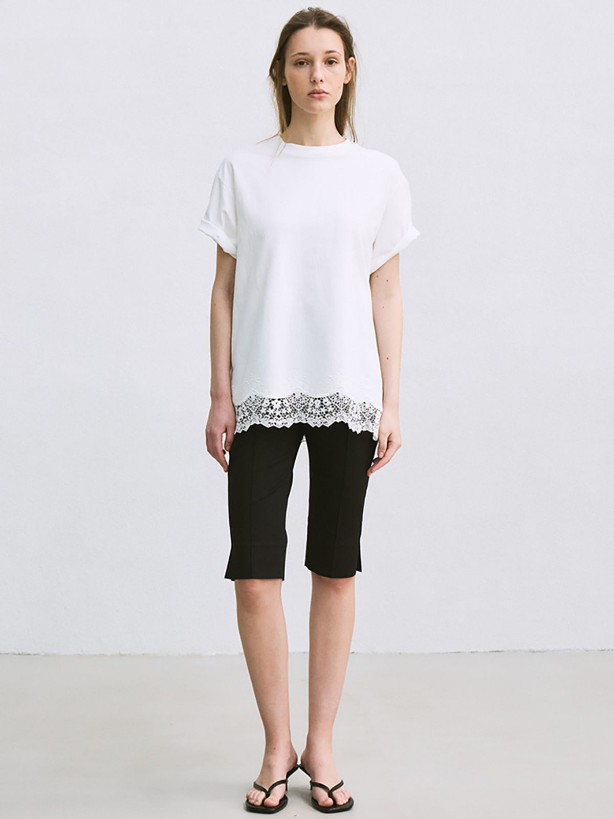 르(LE) embroidered loose-fit T-shirt (white)