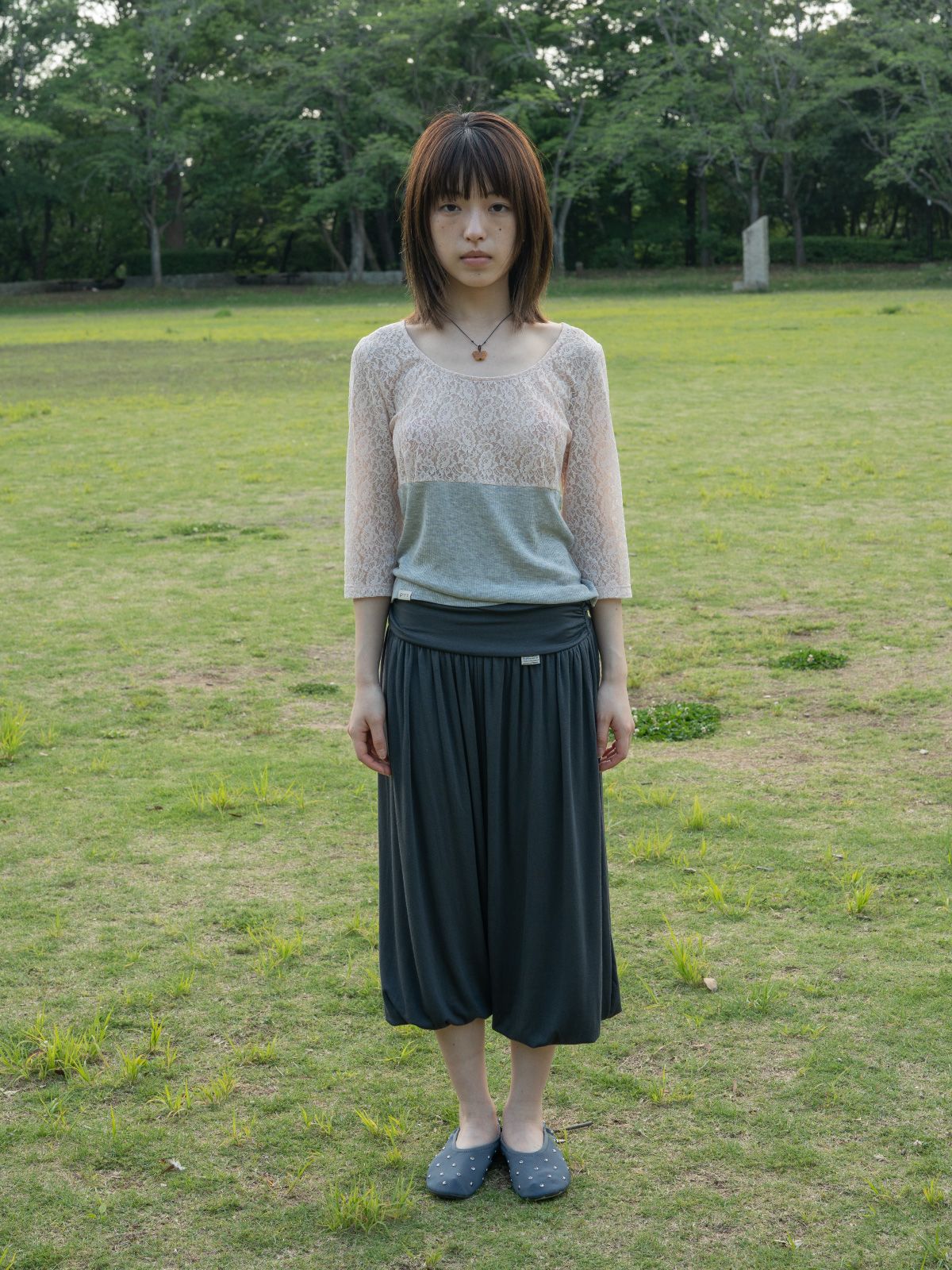 피브스피브스(PEEVES PEEVES) Shirring Balloon Capri Pants / Charcoal