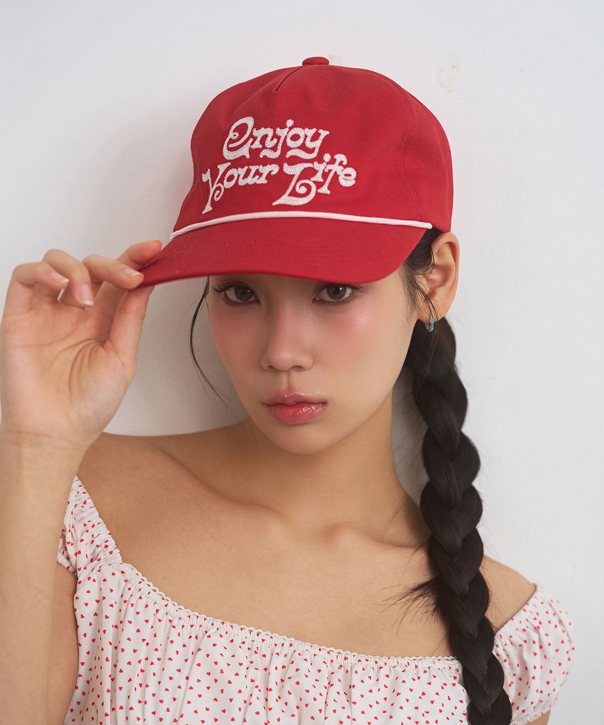 리메크(LIEMÉQUE) E.Y.L 로고 스트랩 볼캡 레드
