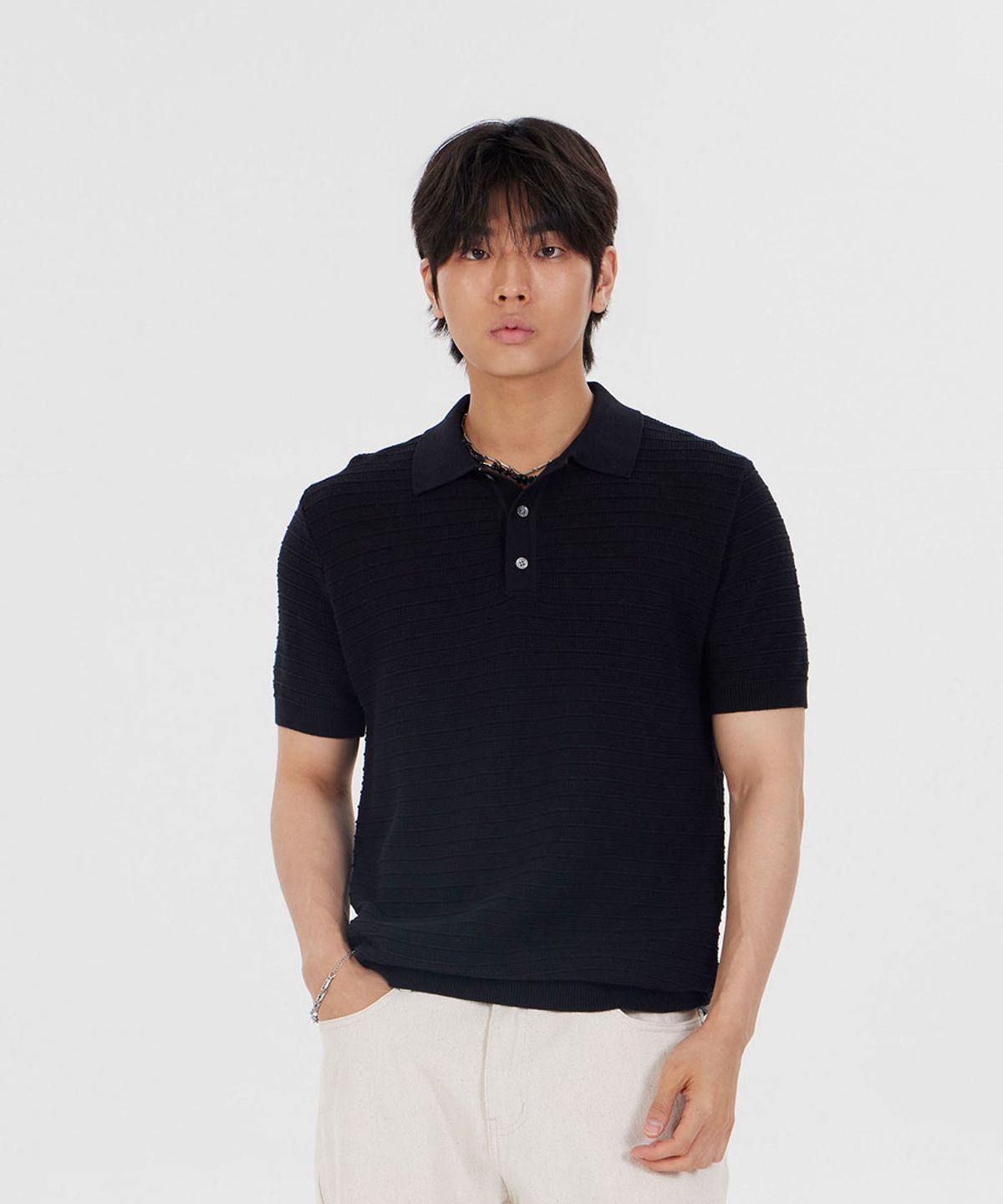 메이킷투(MAKEITTO) 스트라이프 텍스처 카라 니트 반팔 티셔츠_블랙