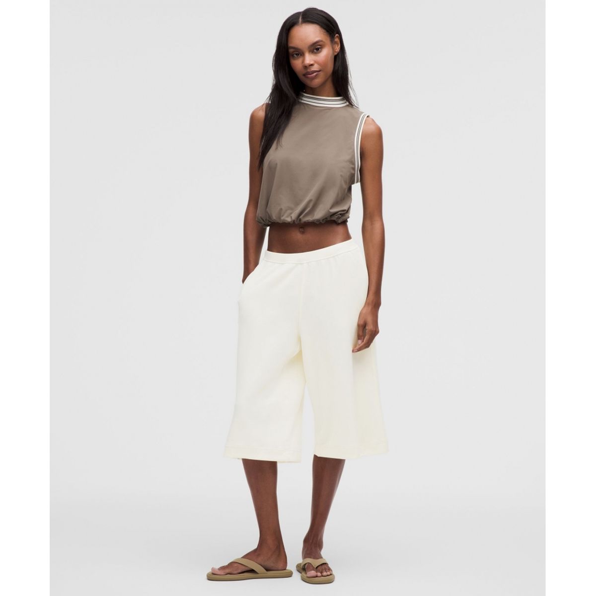 룰루레몬(LULULEMON) 라이트웨이트 Softstreme 미드라이즈 크롭 팬츠  CABA