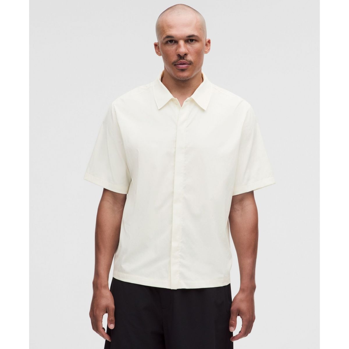 룰루레몬(LULULEMON) 언셰이큰 숏슬리브 칼라드 셔츠  CABA