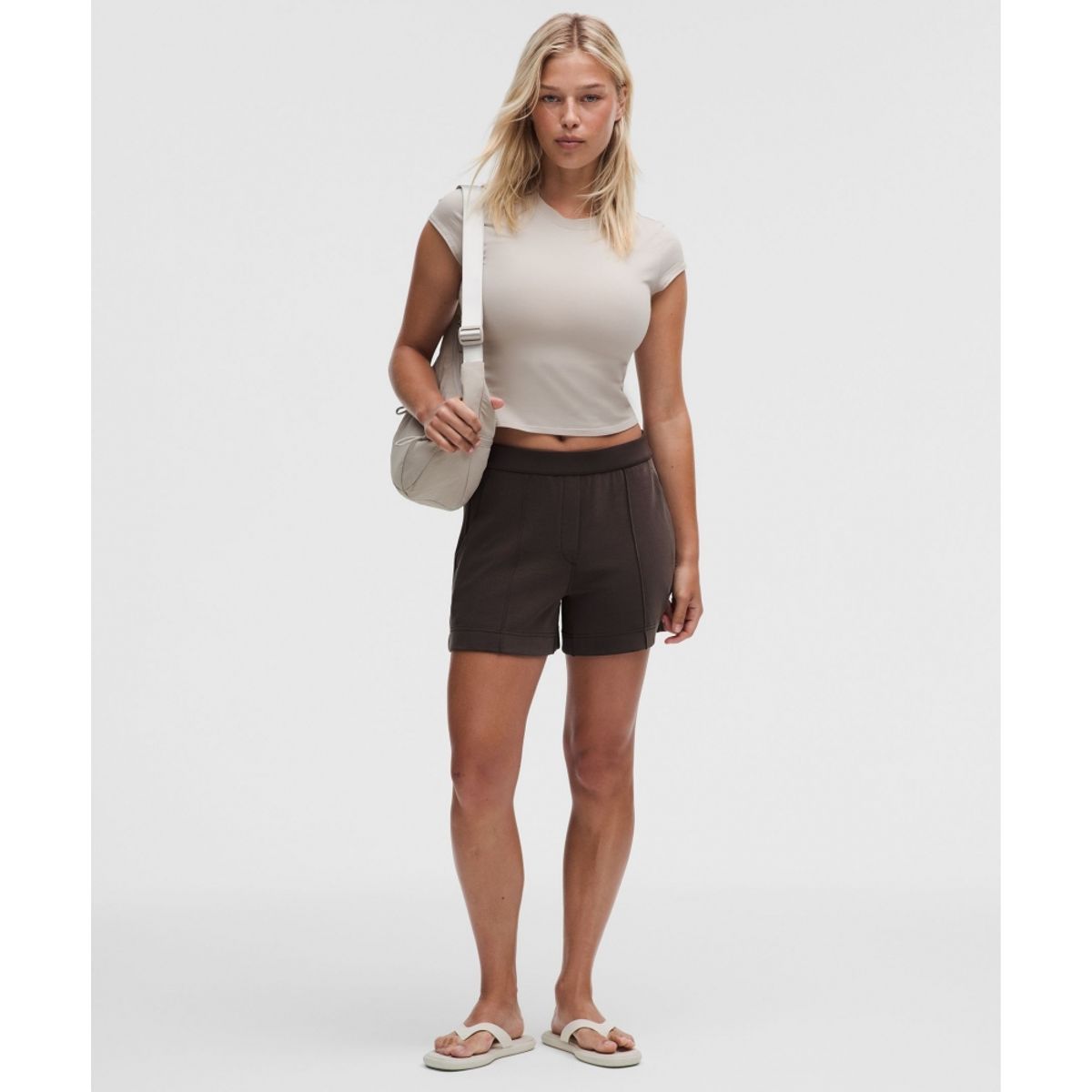 룰루레몬(LULULEMON) 라이트웨이트 Softstreme 미드라이즈 핀턱 쇼츠 4inch  MAMU