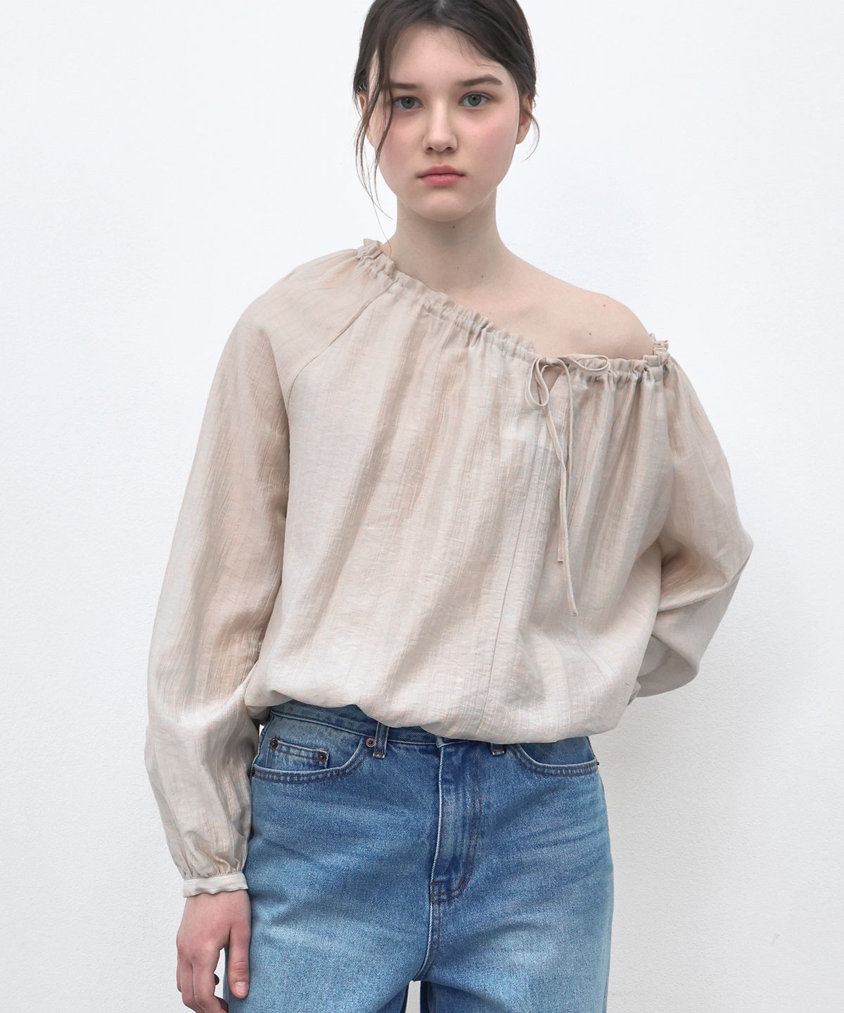 쏘이르(SO IR) SHIRRING SHEER BLOUSE - BEIGE
