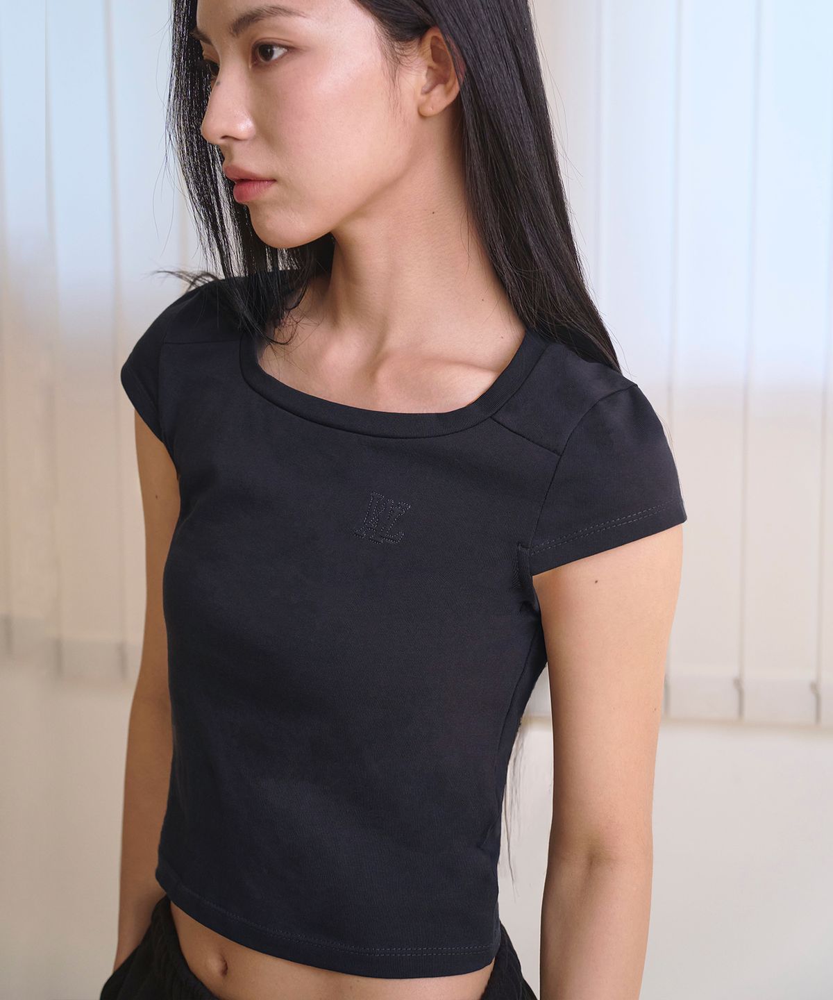 우알롱(WOOALONG) Slim cotton square neck cap t-shirts - CHACOAL