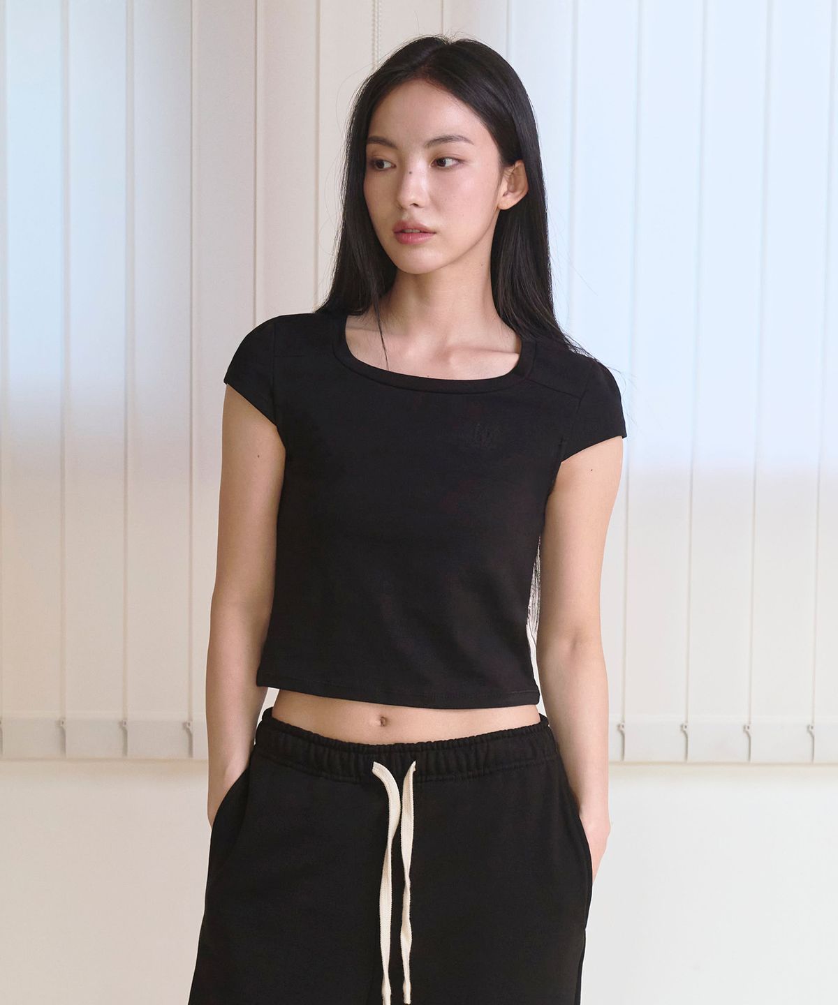 우알롱(WOOALONG) Slim cotton square neck cap t-shirts - BLACK