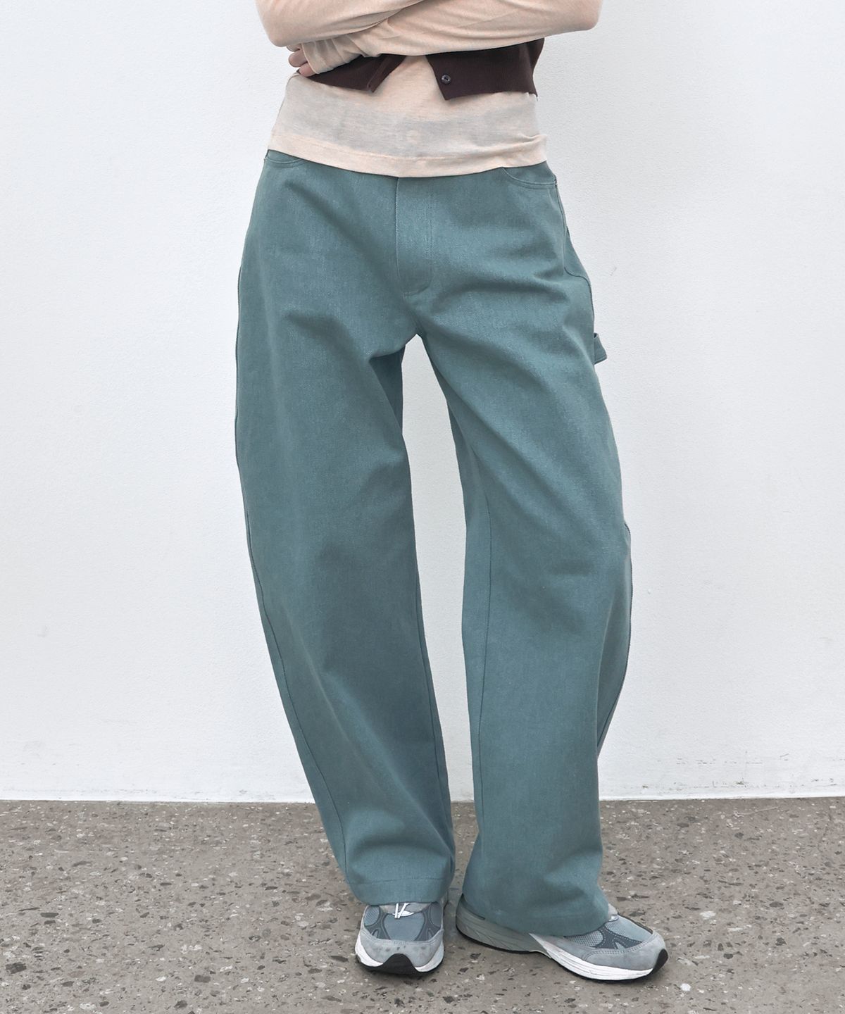 쏘이르(SO IR) CURVED COTTON PANTS - SAND GREEN
