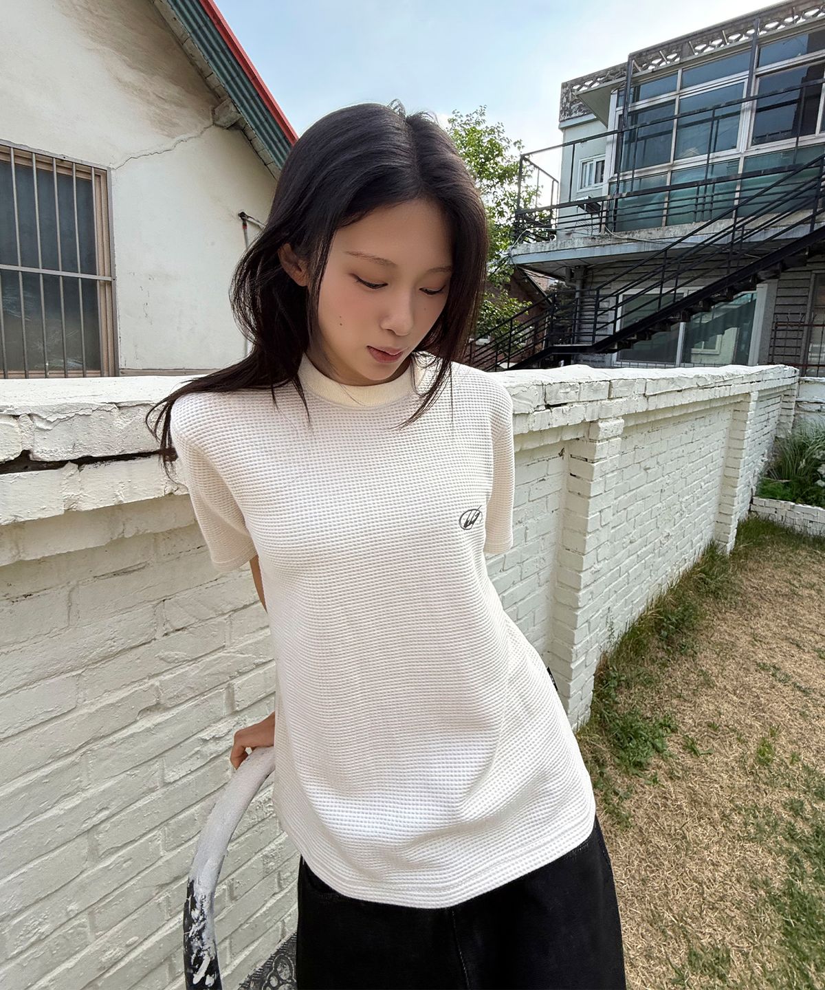 트래블(TRAVEL) 와플 크롭 반팔티 크림