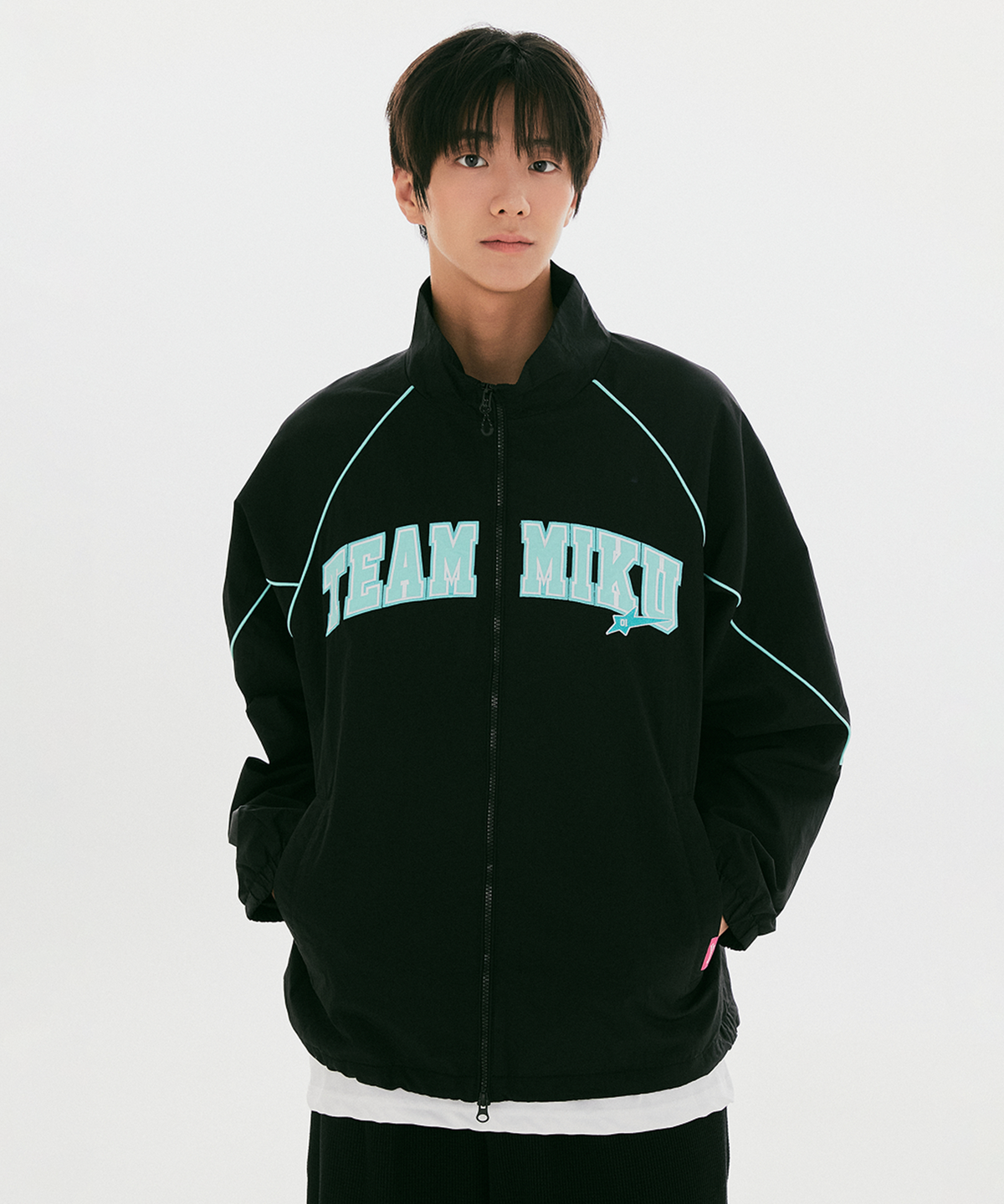 스파오(SPAO) [하츠네미쿠] 윈드브레이커(Black)_SPJJG37U02