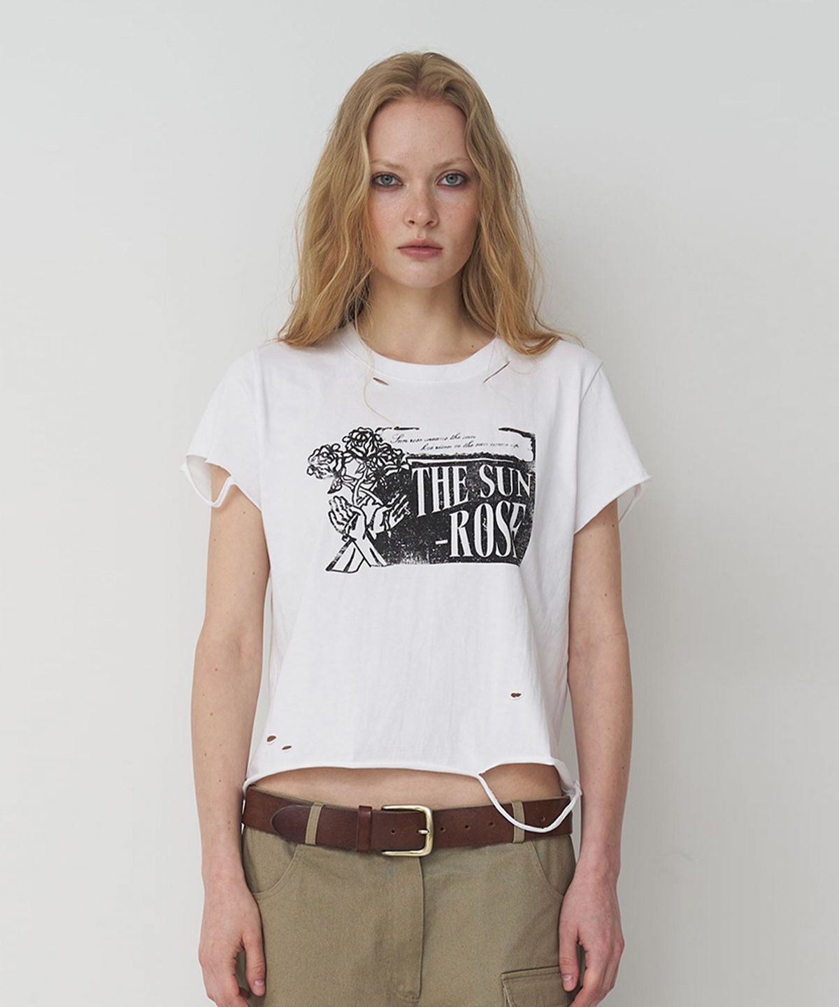 프리퍼프리퍼(PREFERPREFER) Rose Cutted Tee (White)