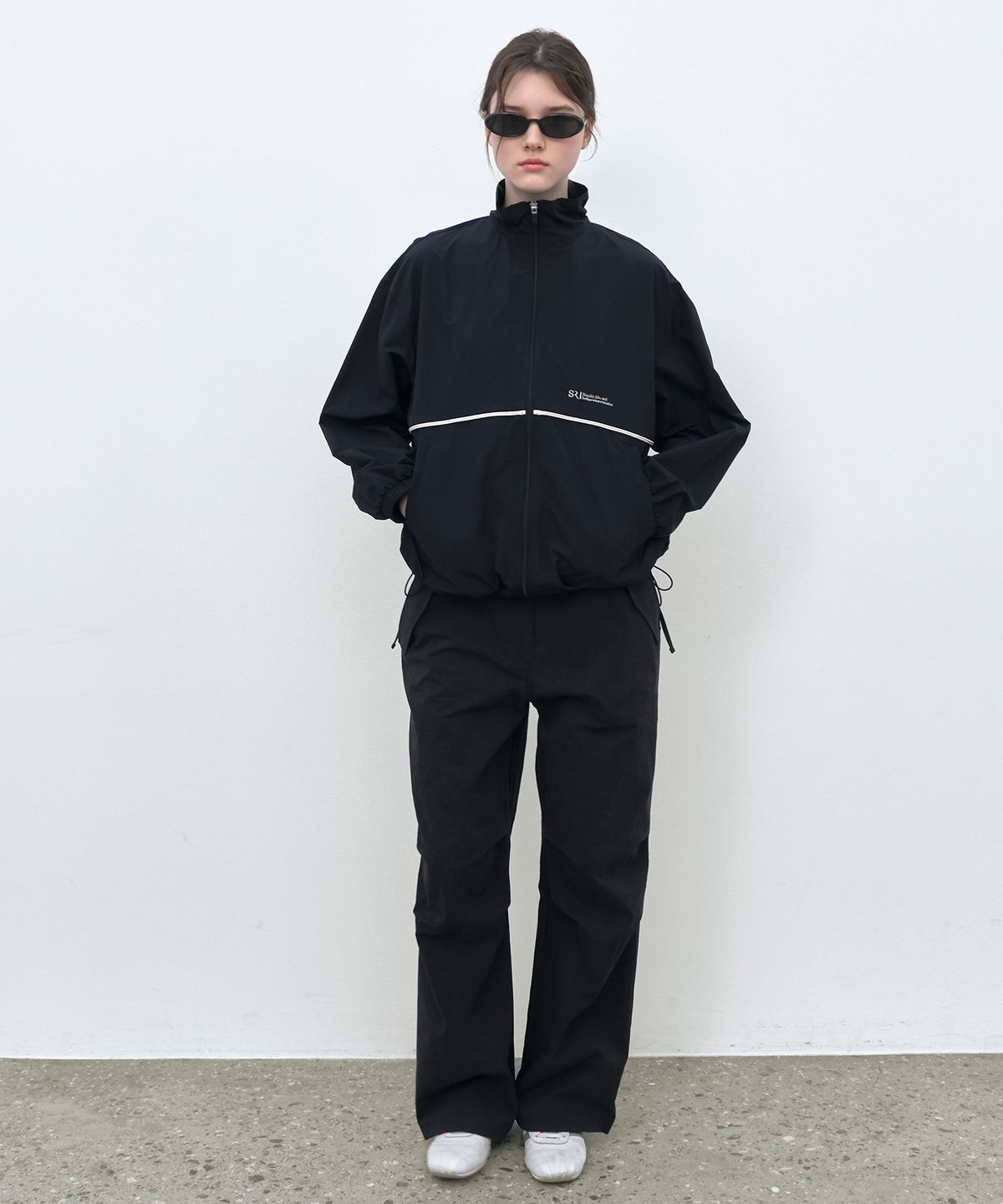 쏘이르(SO IR) RIBBON WIDE CARCO PANTS - BLACK