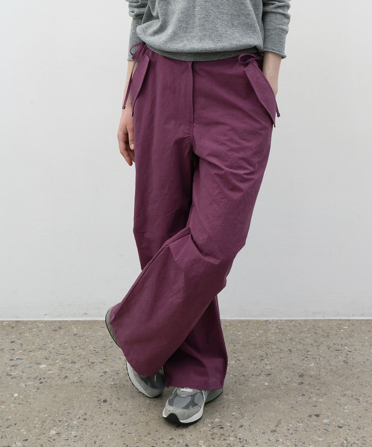 쏘이르(SO IR) RIBBON WIDE CARCO PANTS - PURPLE
