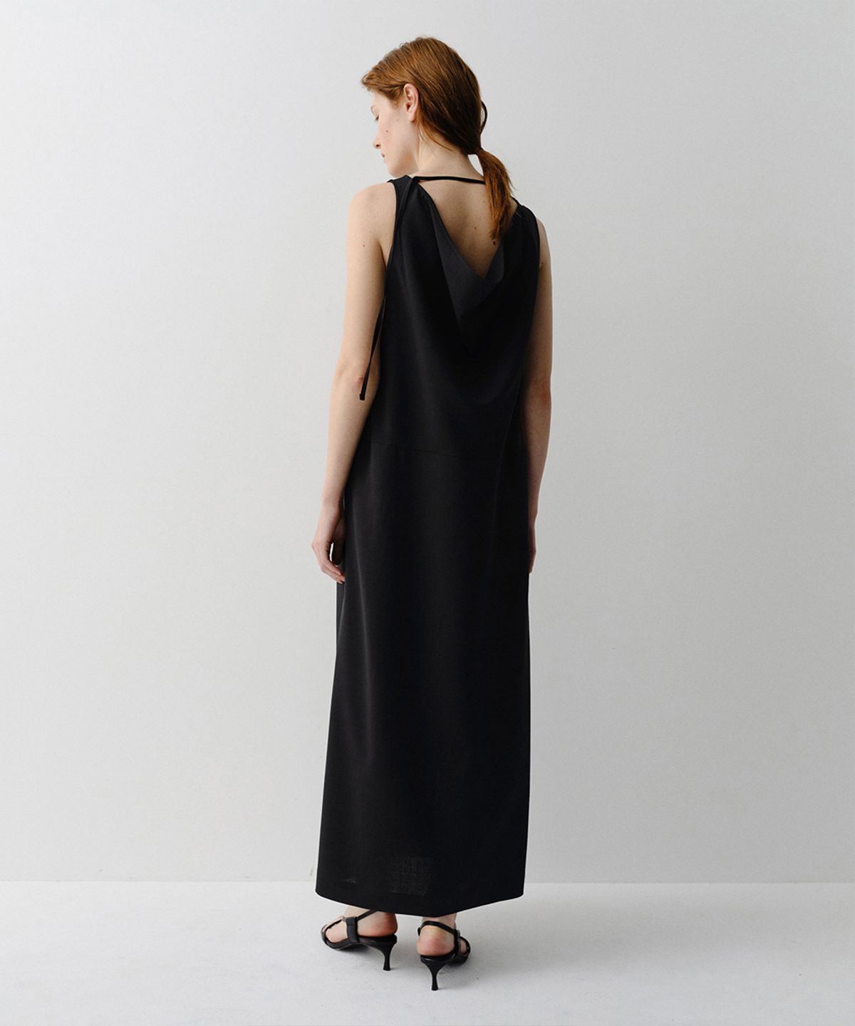 이아(EAAH) BACK COWL MAXI DRESS (BLACK)