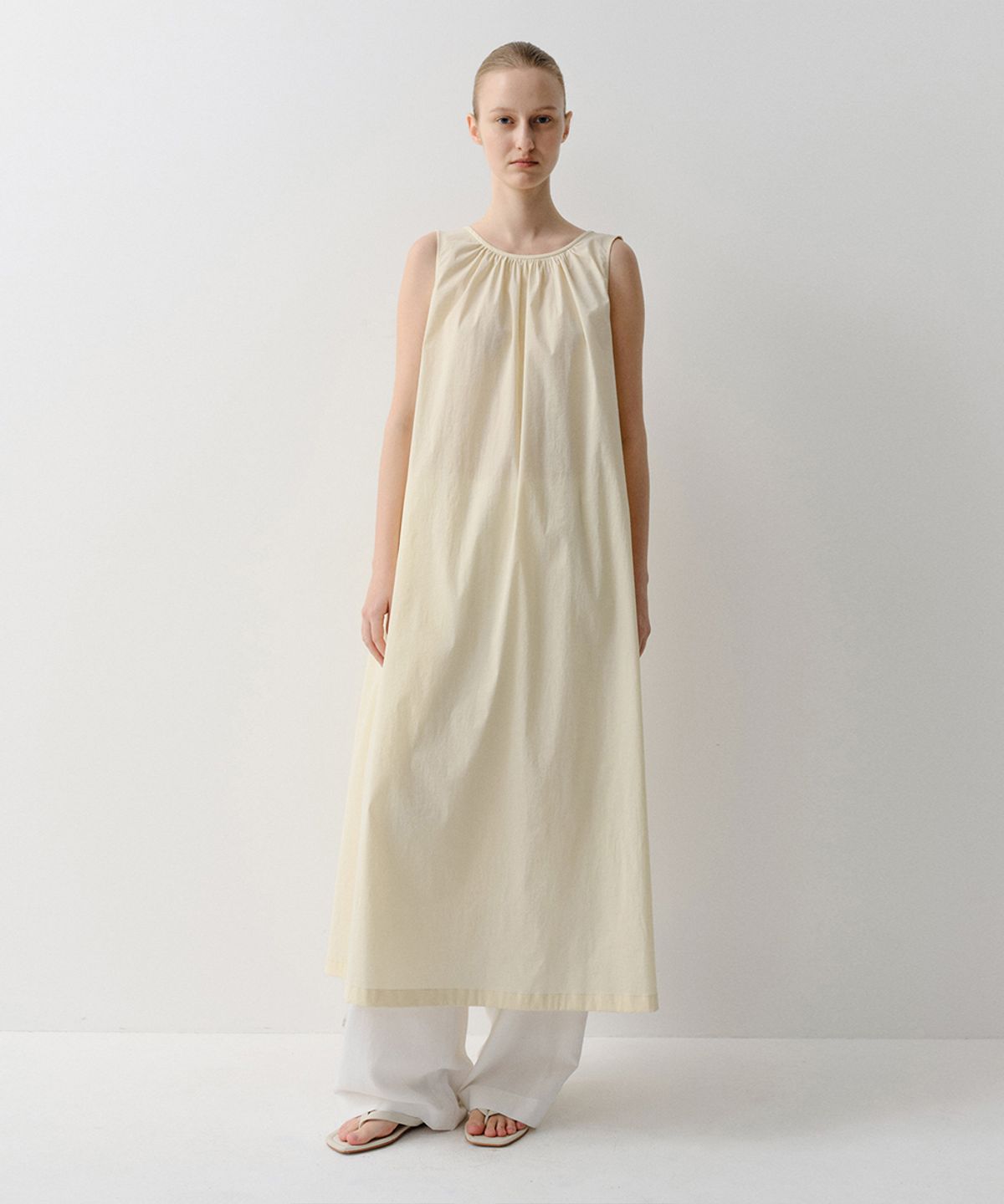 이아(EAAH) THEA SHIRRING MAXI DRESS (YELLOW)