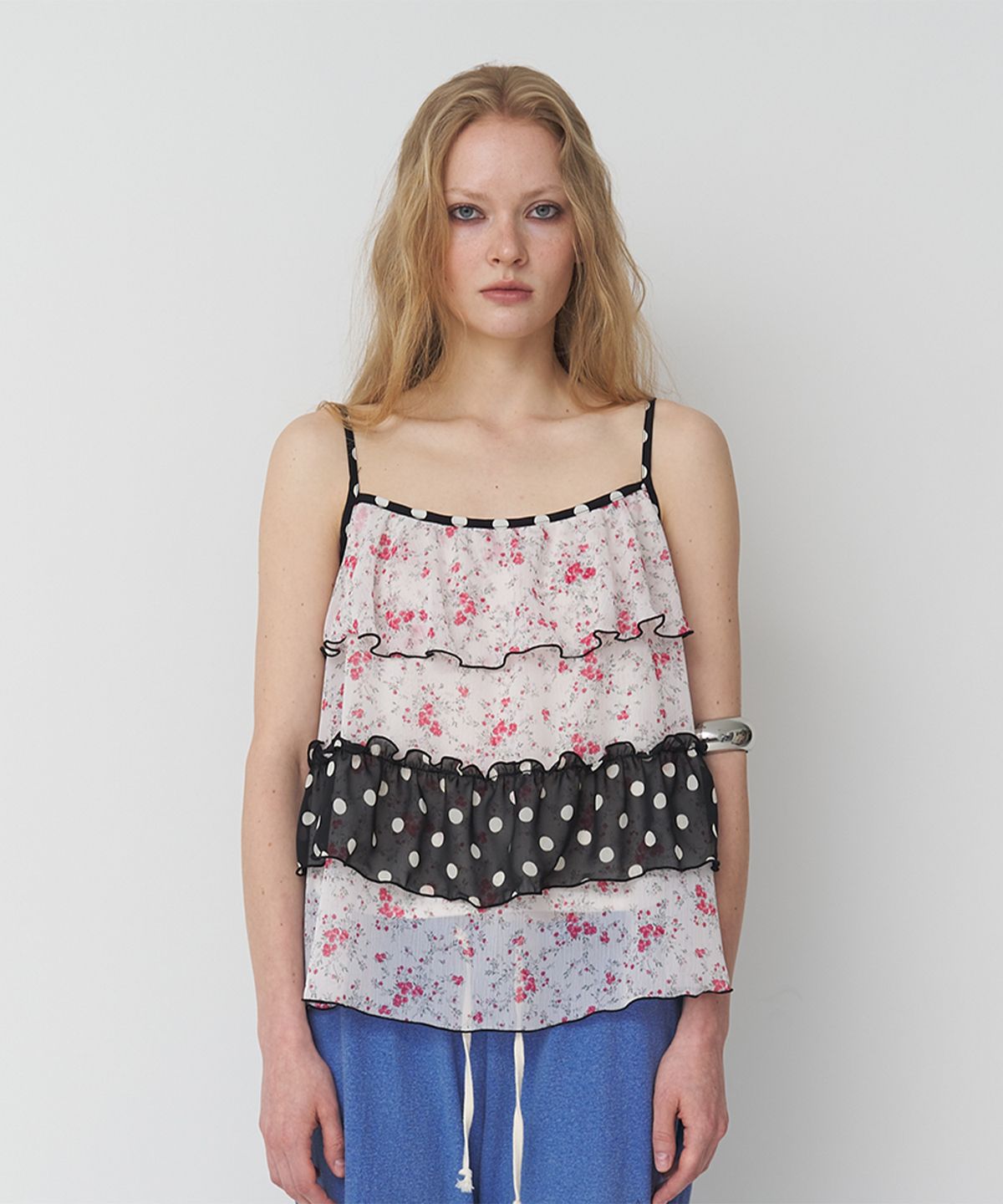 프리퍼프리퍼(PREFERPREFER) Ruffle Sleevless Blouse (Multi)