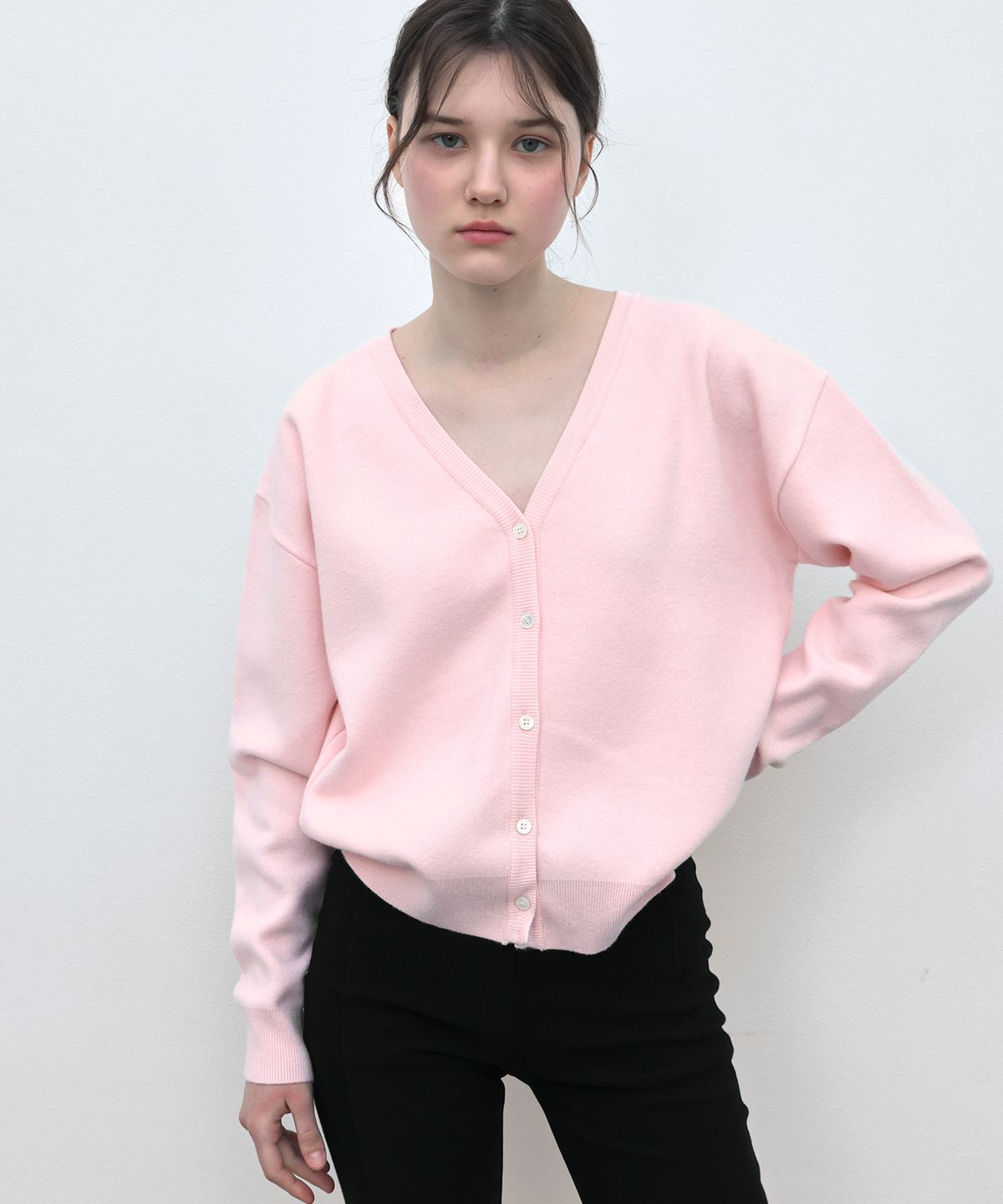 쏘이르(SO IR) OFF SHOULDER CARDIGAN - PINK