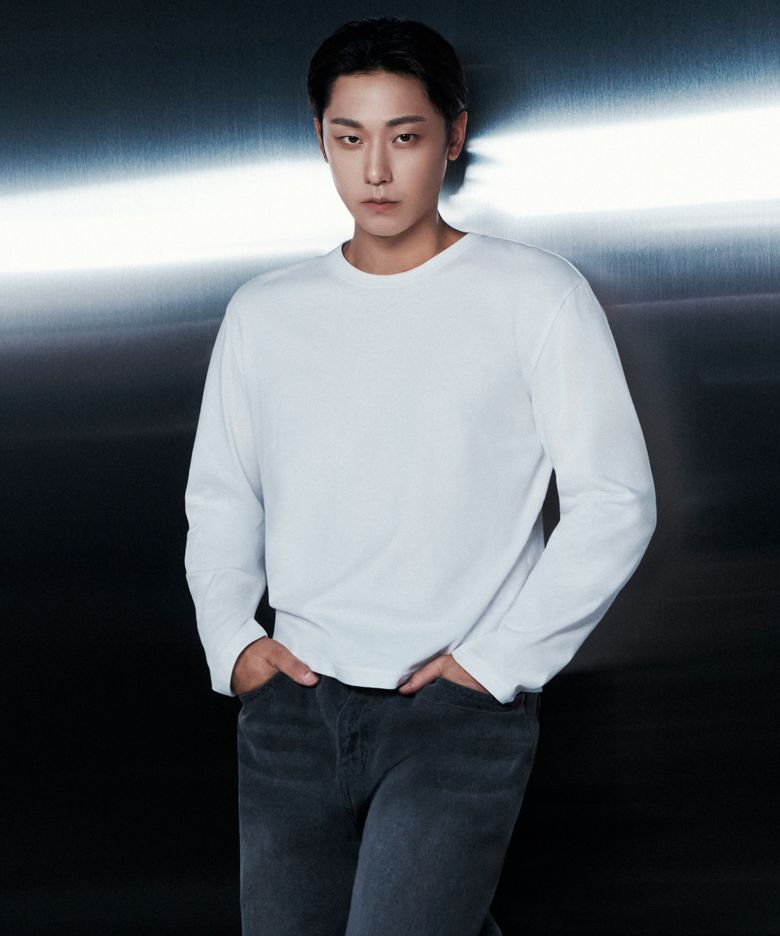 [이도현 PICK][26FW 신상] 레귤러 긴소매 크롭 티셔츠 [화이트]