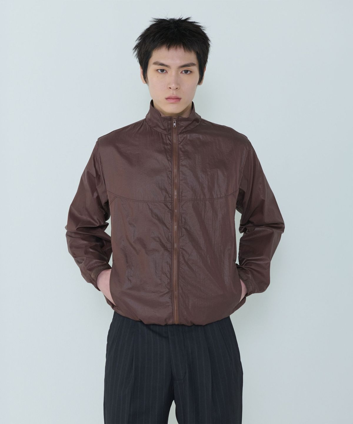 더씽인데어데어(THE THING IN THEIR THERE) Adaptive Nylon Jacket Brownie