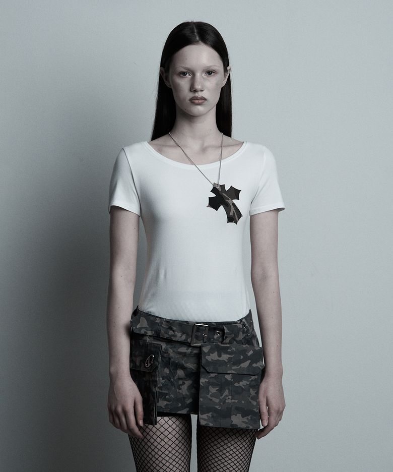 White-camou Cross necklace T-shirt