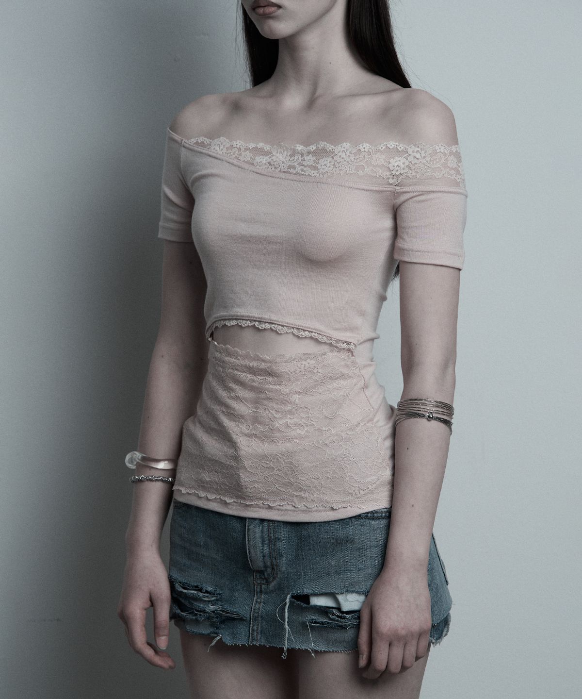 일리오(ILLIO) Pink Lace Off-shoulder top