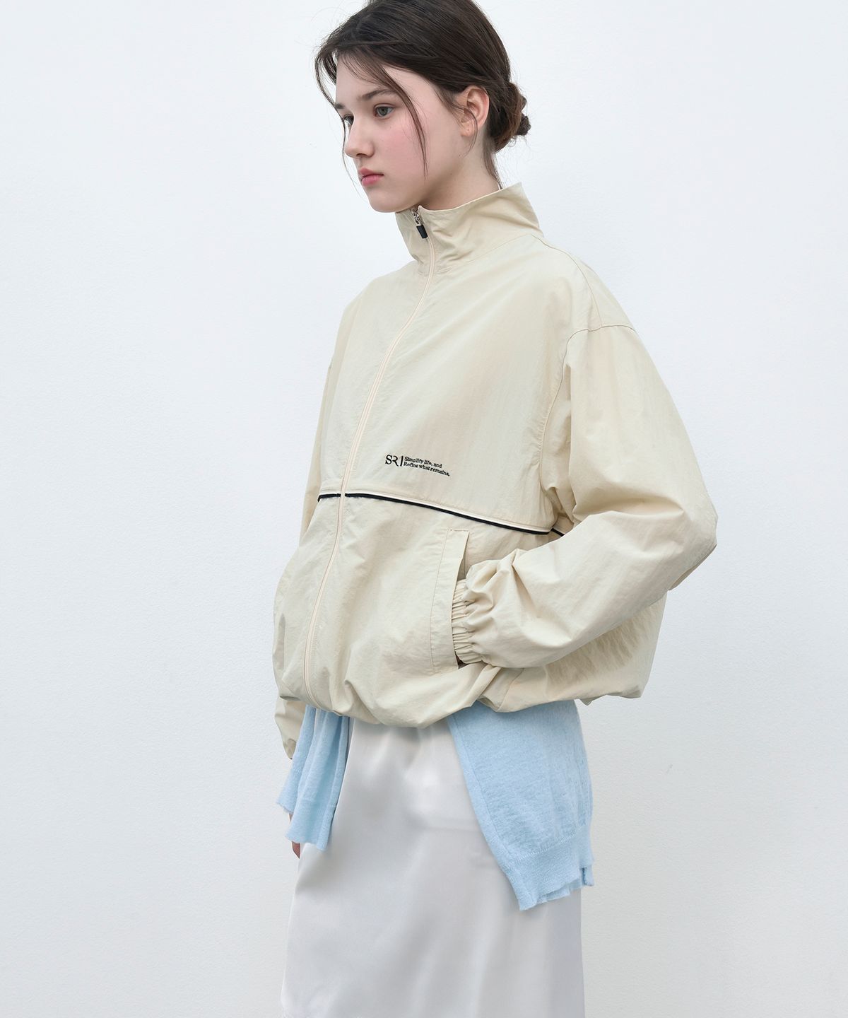 쏘이르(SO IR) LINE POINTED WINDBREAKER - CREAM
