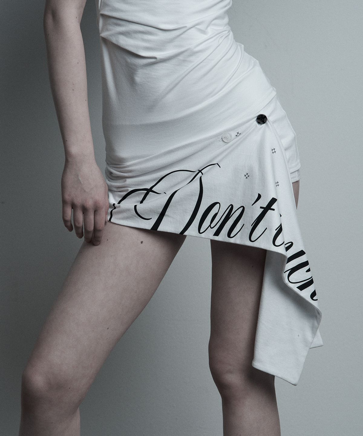 일리오(ILLIO) White Rose scarf wrap skort