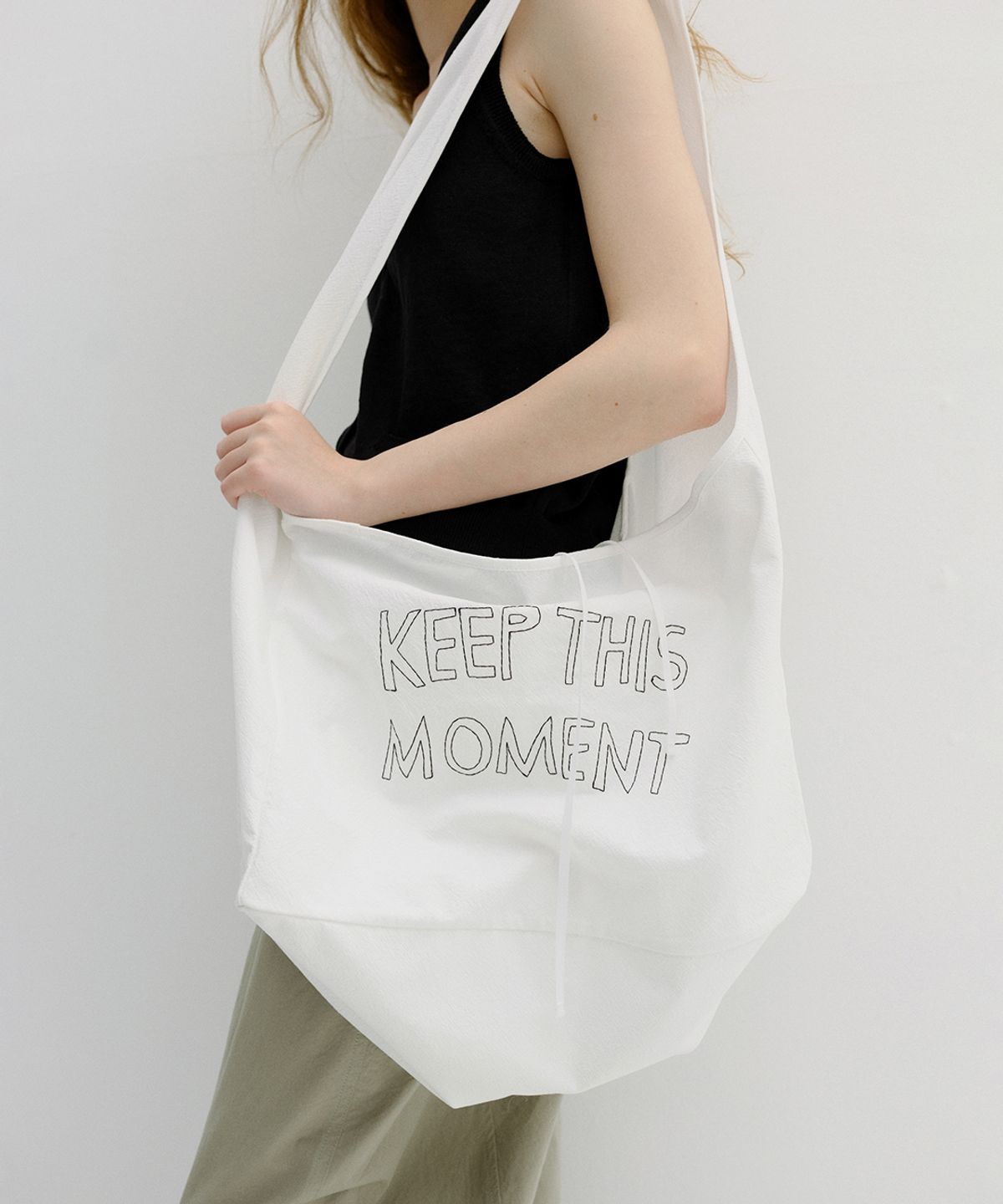 블랭크03(BLANK03) embroidery big shoulder bag (white)