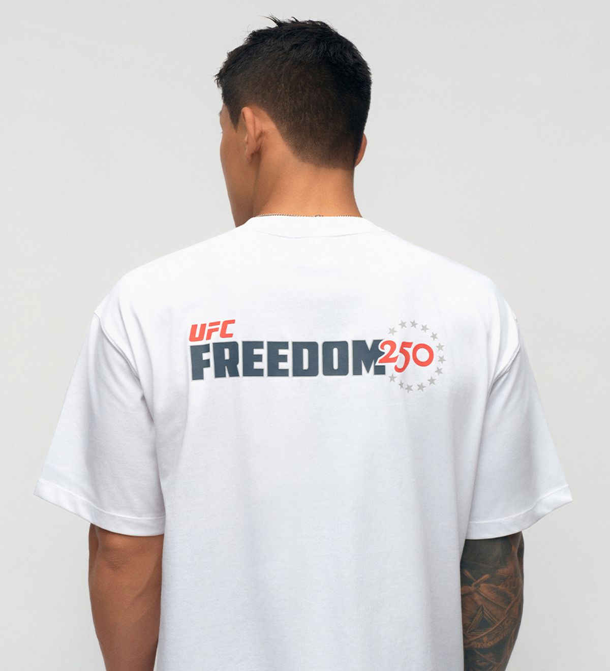 유에프씨 스포츠(UFC SPORT) UFC FREEDOM 250 릴렉스핏 반팔 티셔츠 오프 화이트 U2SSX2129OW