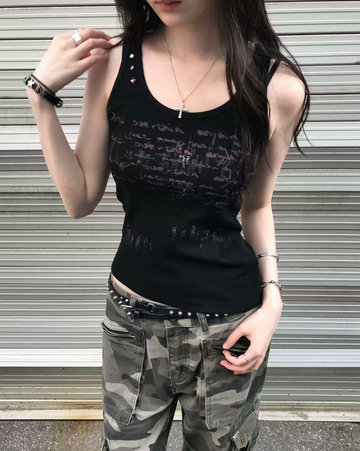 리버뉴스(LIBERALNEWS) GLITCH SCRIPT TANK TOP_BLACK