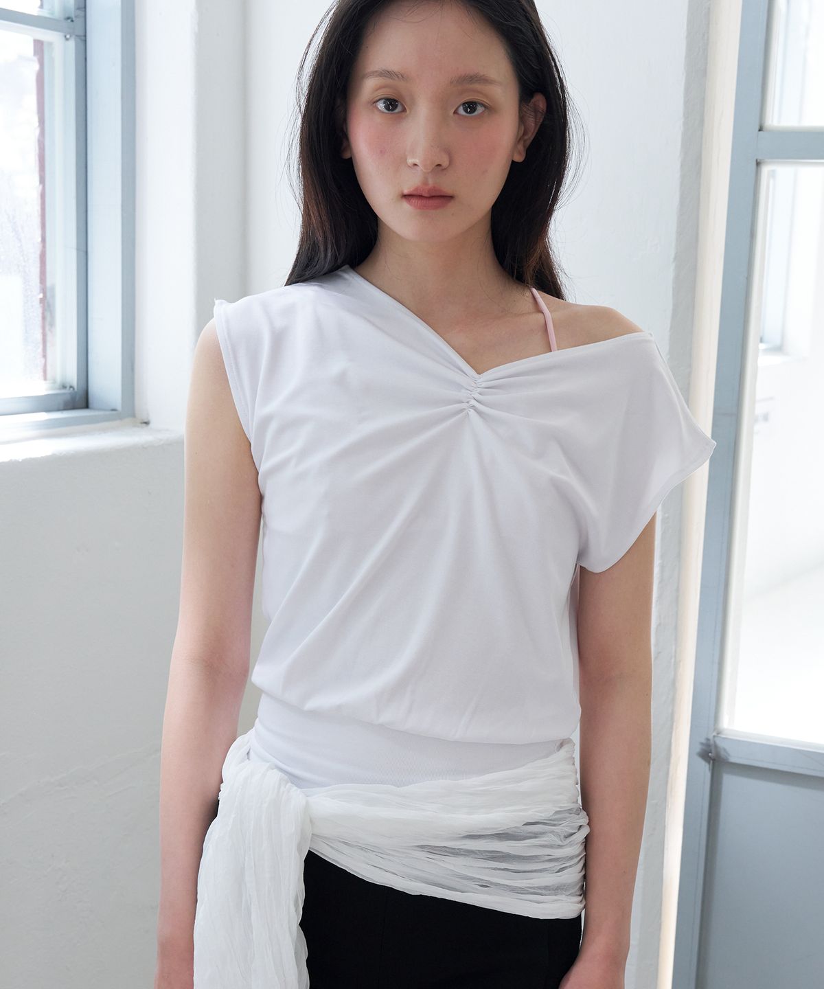 쏘이르(SO IR) SHIRRING HALF T-SHIRT - WHITE