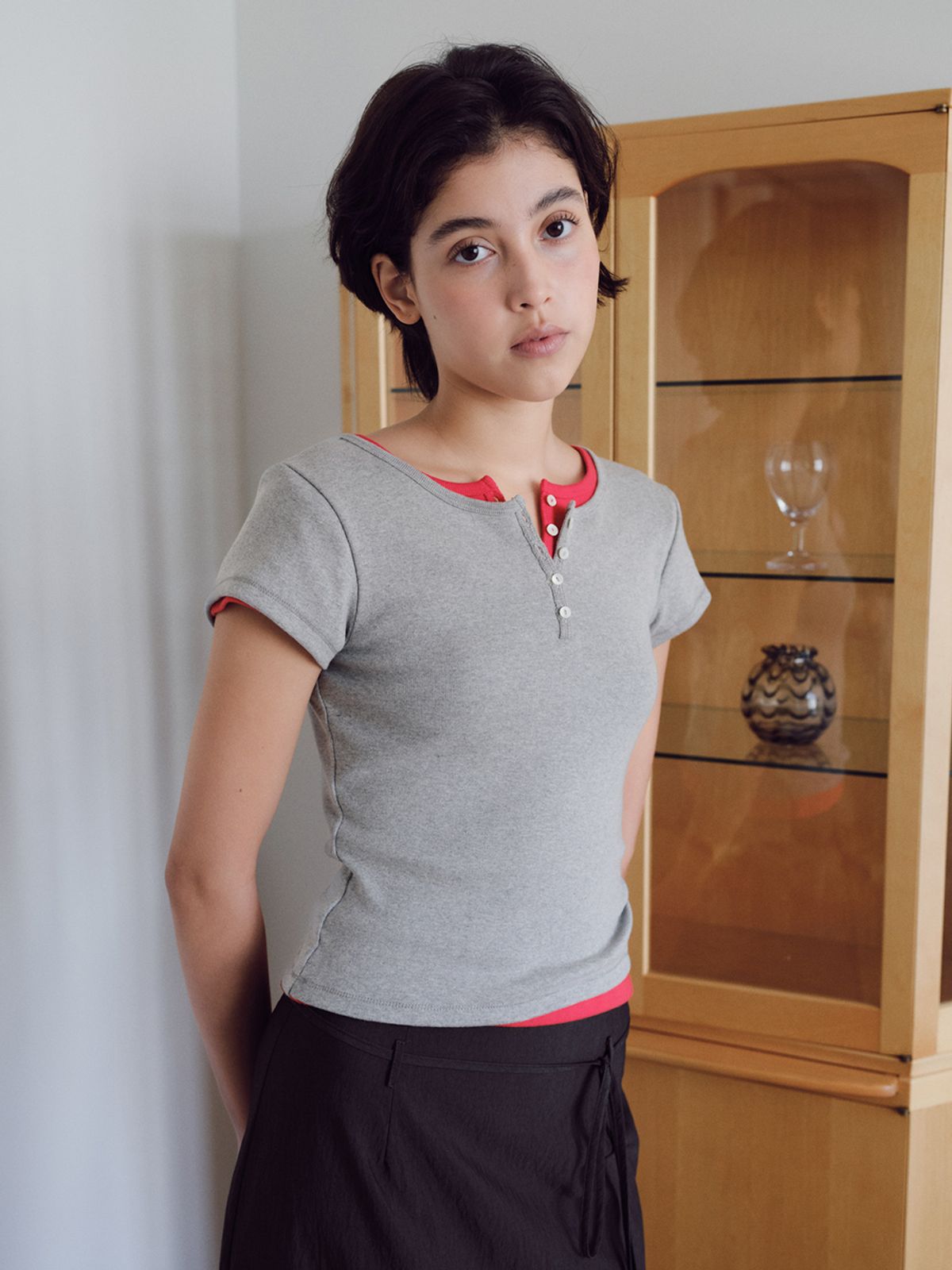 베이오드(BAIE OUD) Henley short-sleeve T-shirt_gray