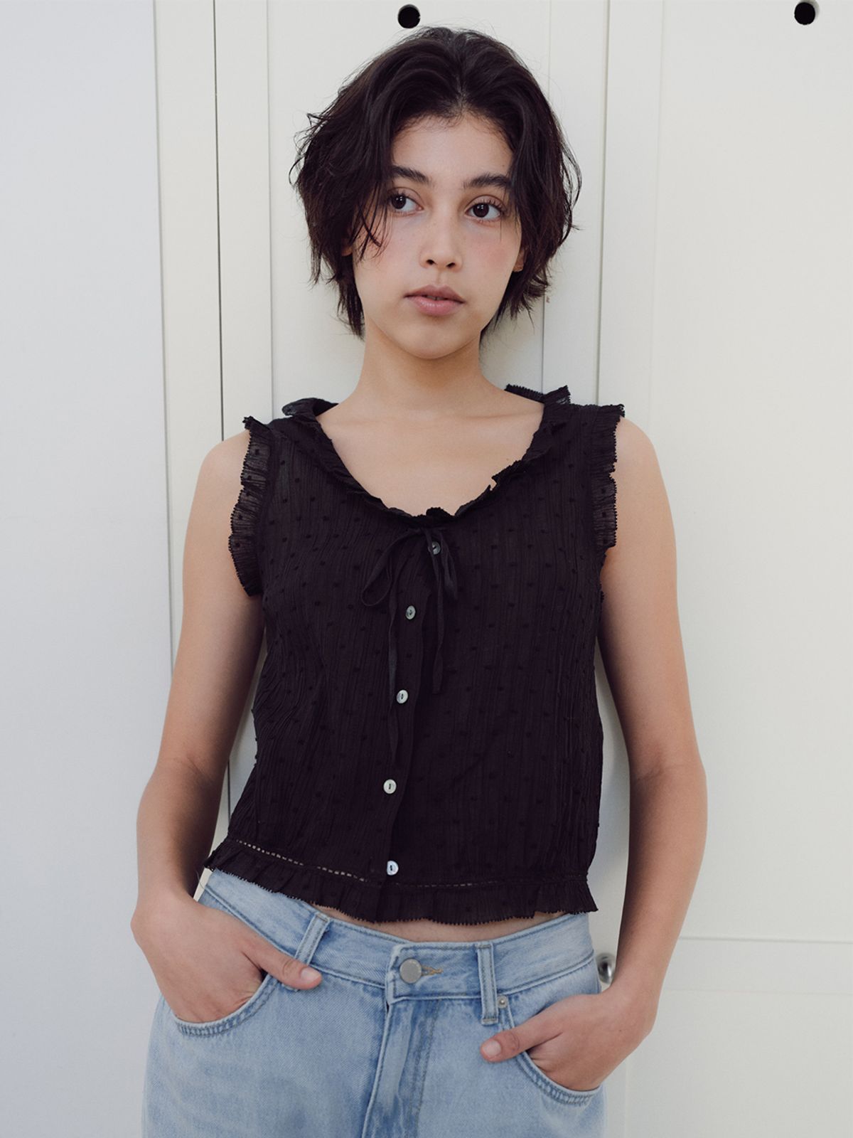 베이오드(BAIE OUD) Dot U-neck frill sleeveless blouse_black