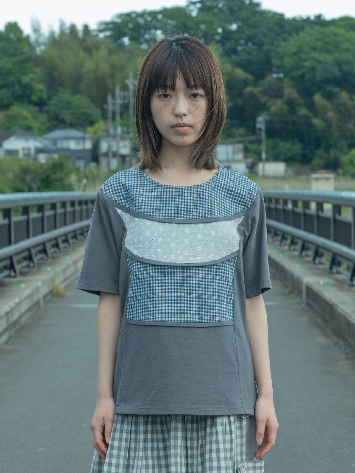피브스피브스(PEEVES PEEVES) Curved Bib T-Shirt / Charcoal