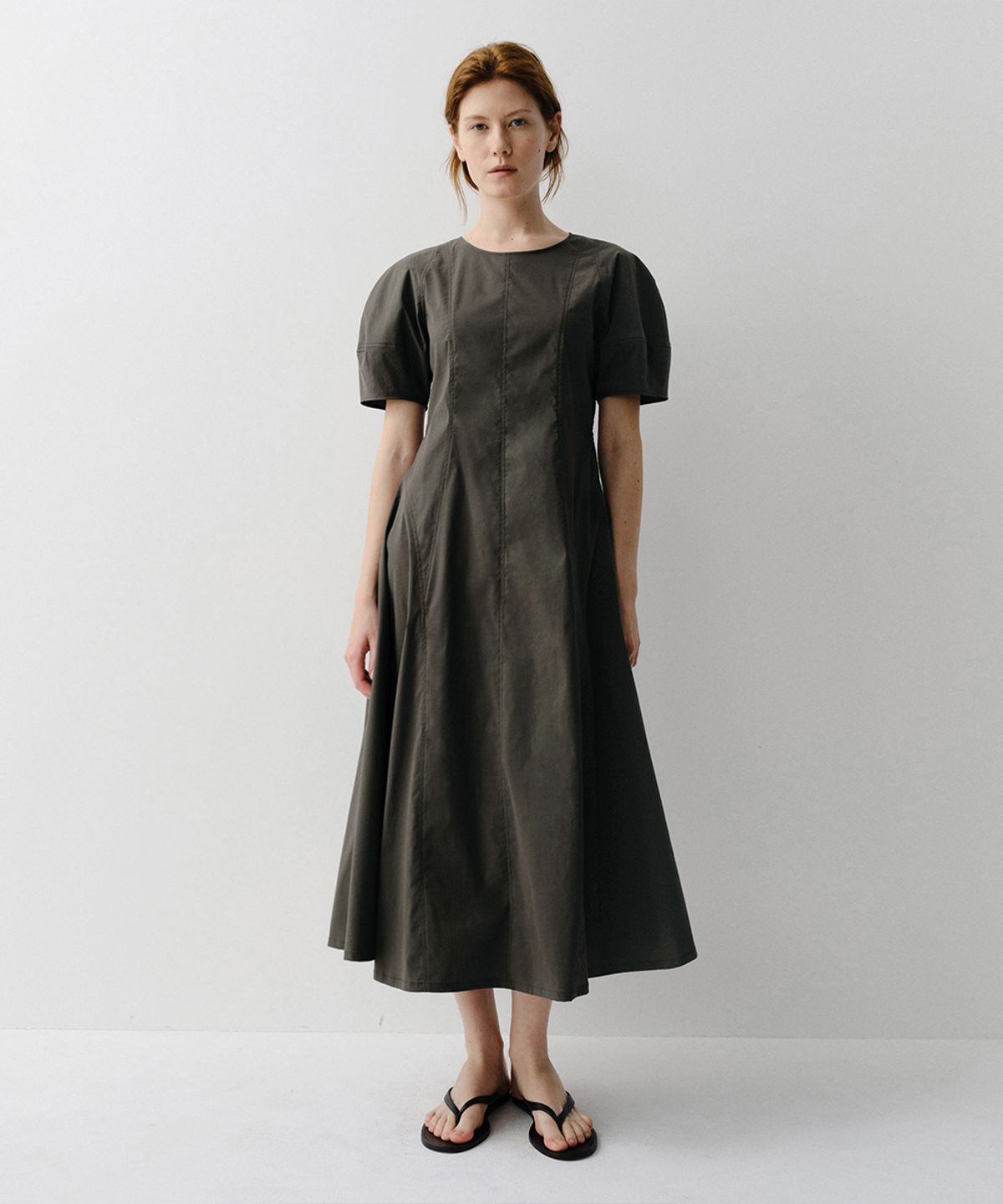 이아(EAAH) FAYE FLARE DRESS (DEEP KHAKI)