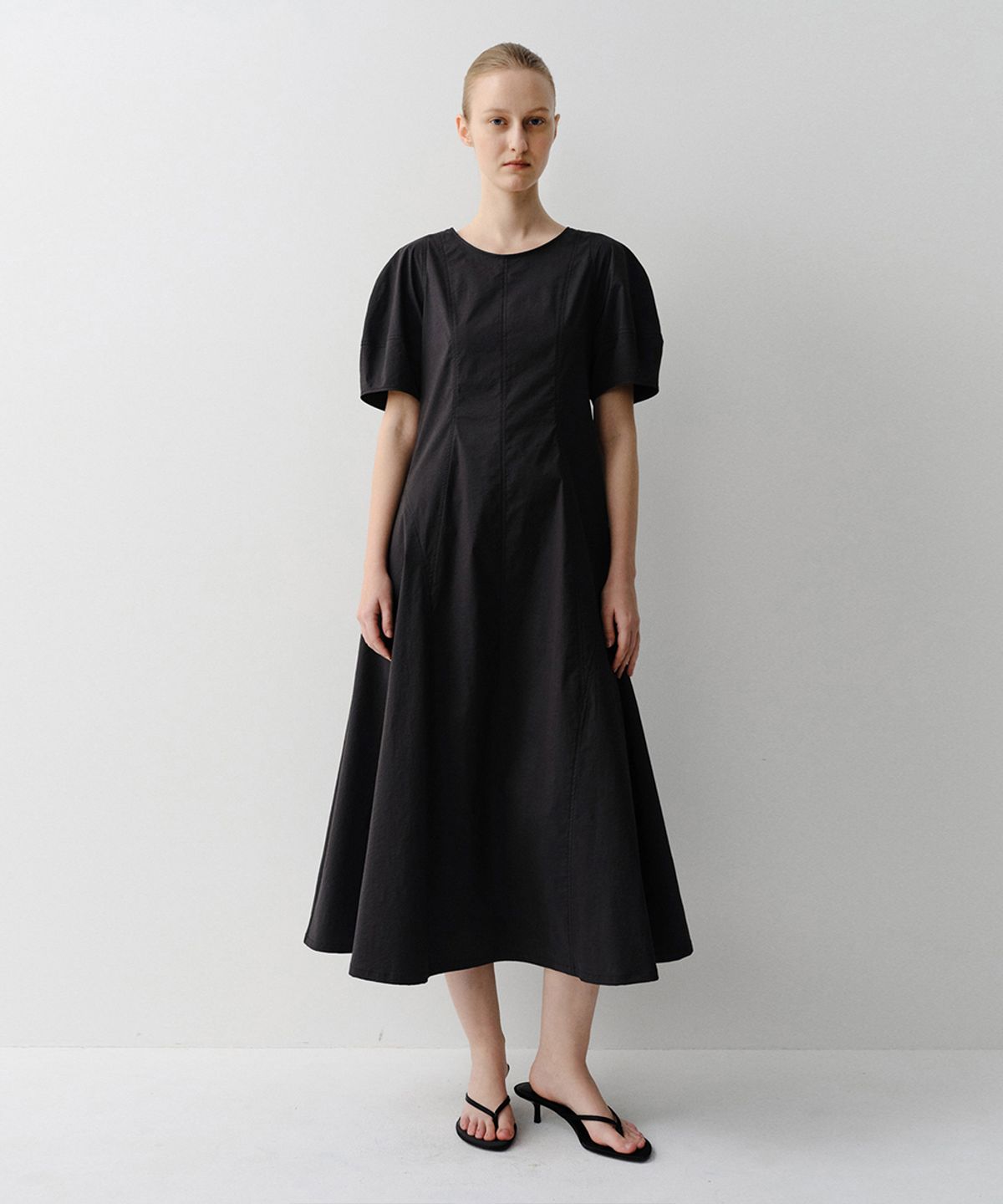 이아(EAAH) FAYE FLARE DRESS (BLACK)