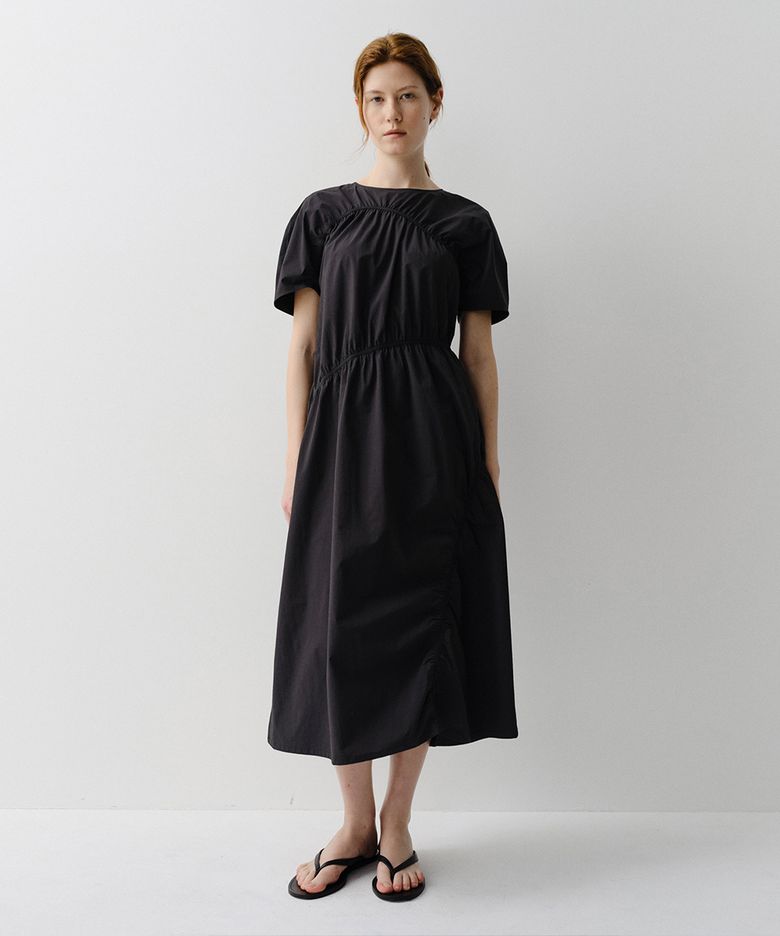 SLOPE SHIRRING DRESS (BLACK)