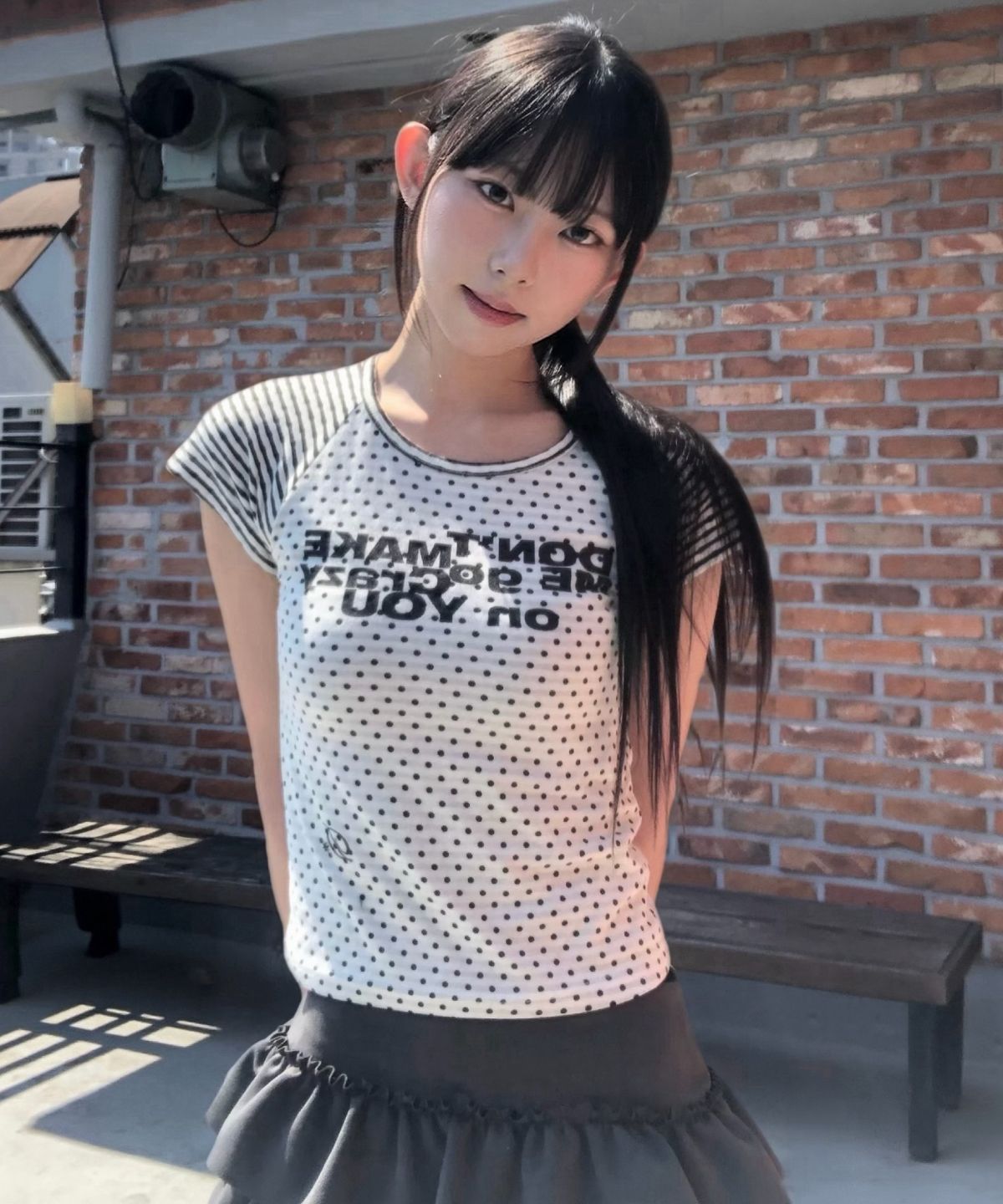 다미쉬(DAMISH) 도트 스트라이프 레터링 숏슬리브_아이보리