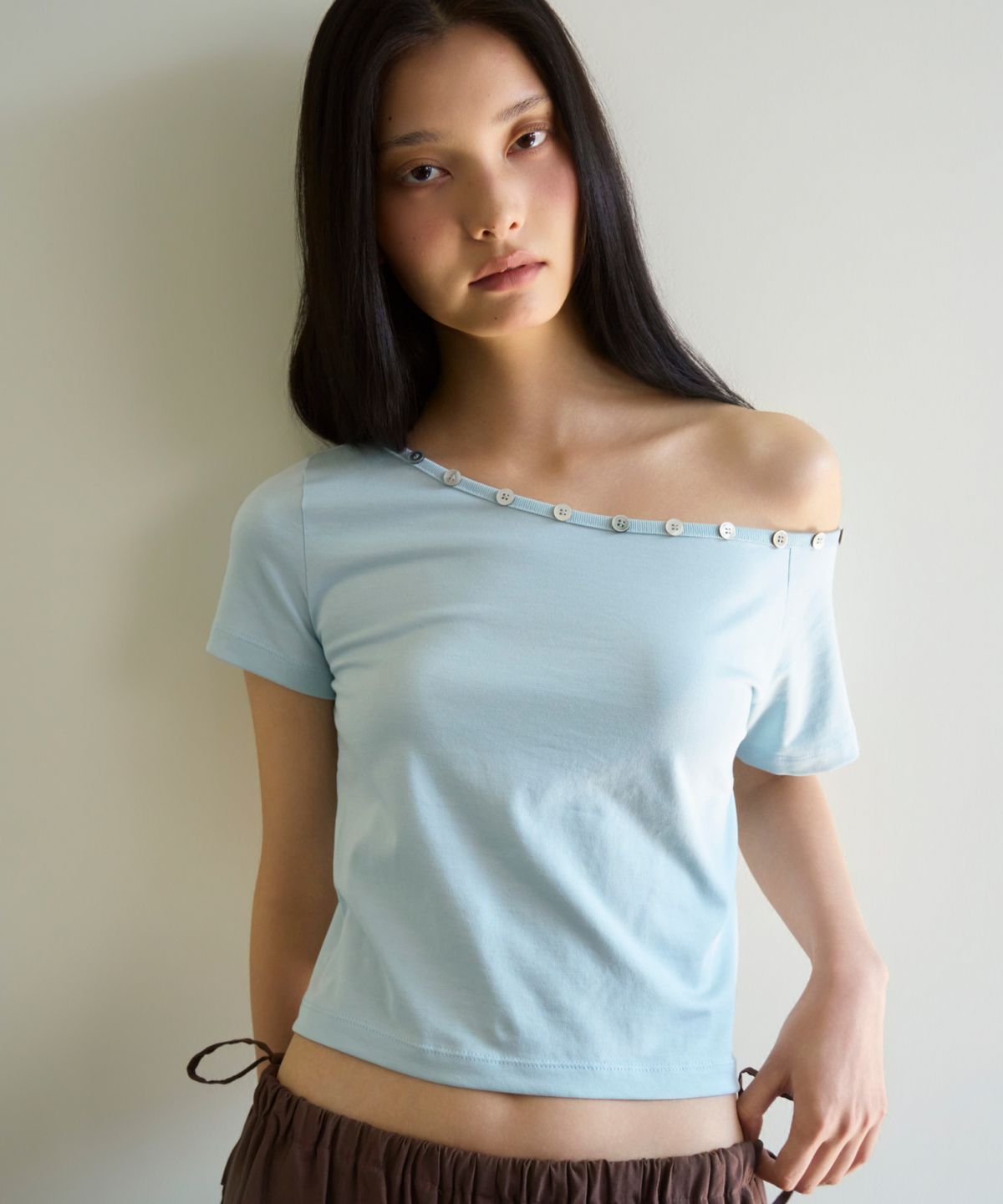 언틸디예스(UNTIL THE YES) Asymmetric One-shoulder Button Top, Light Blue