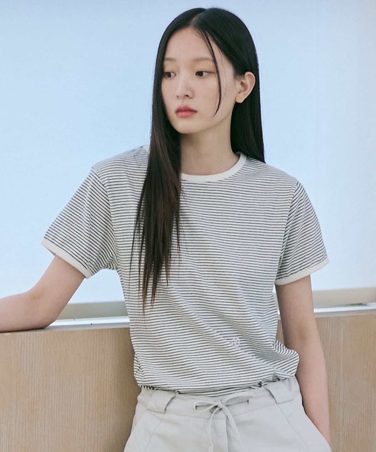 베르드누아(BER DE NOIR) 파인 스트라이프 링거 티(아이보리)