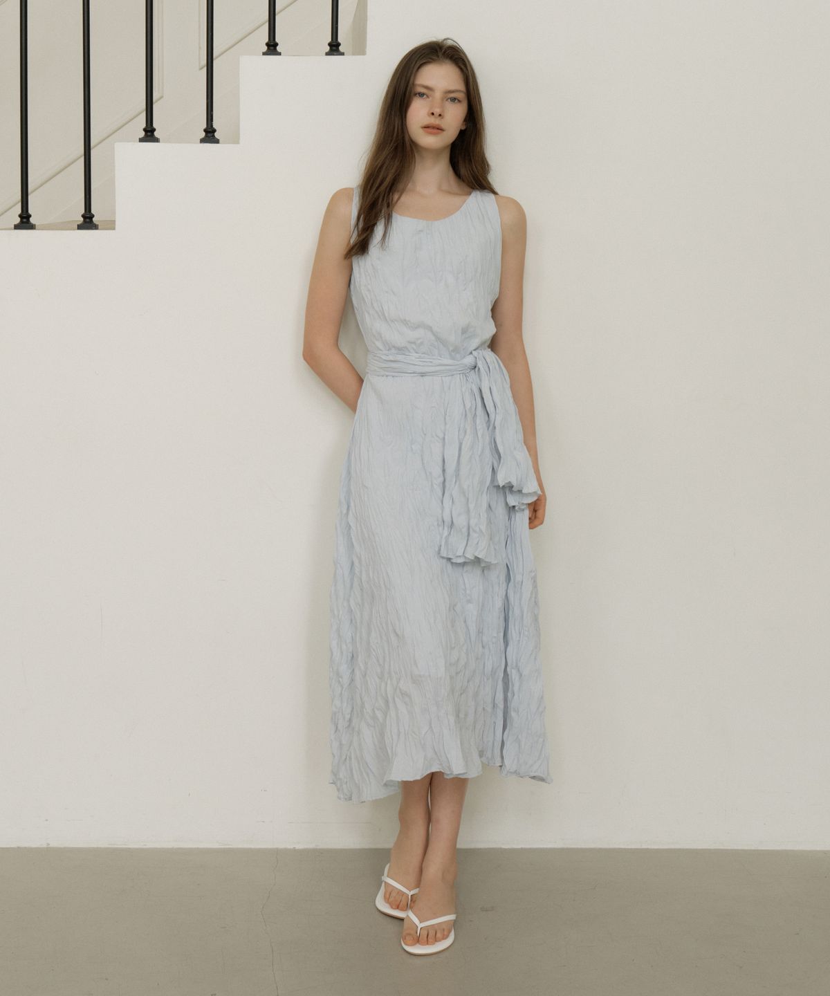 리올그(REORG) GIR WRINKL SLEEVELESS OPS SKY BLUE