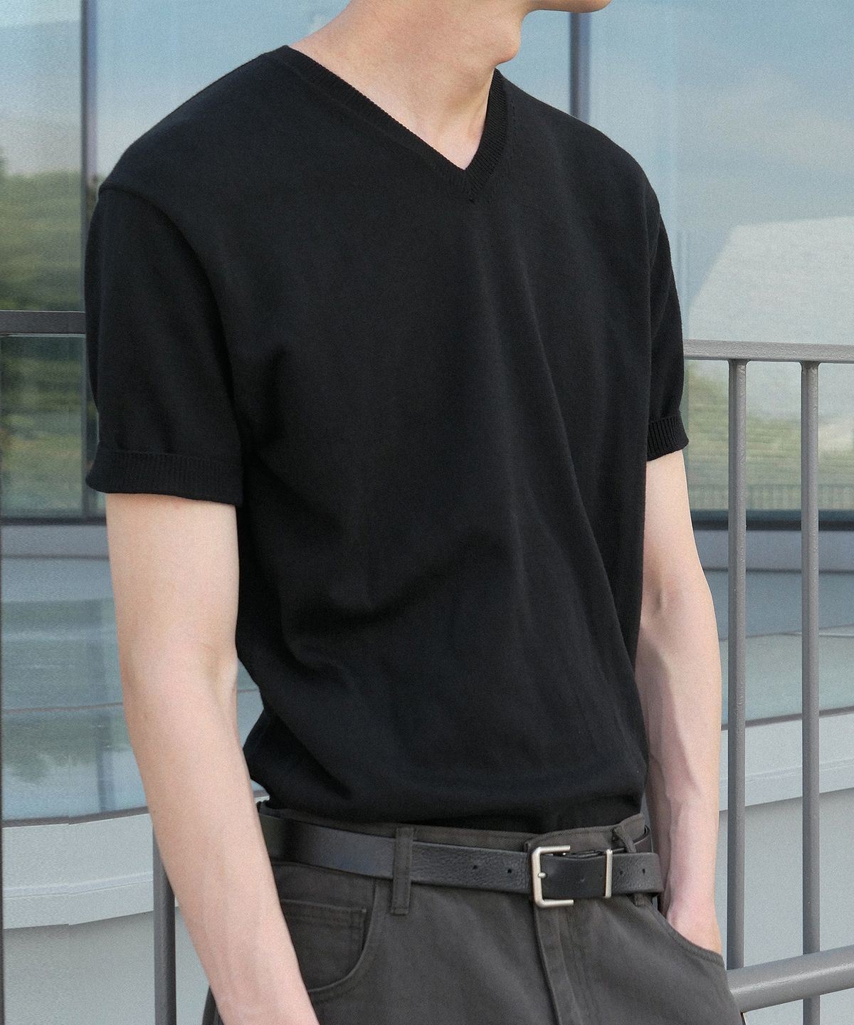 브랜디드(BRANDED) SOLID V-NECK HALF KNIT [BLACK]