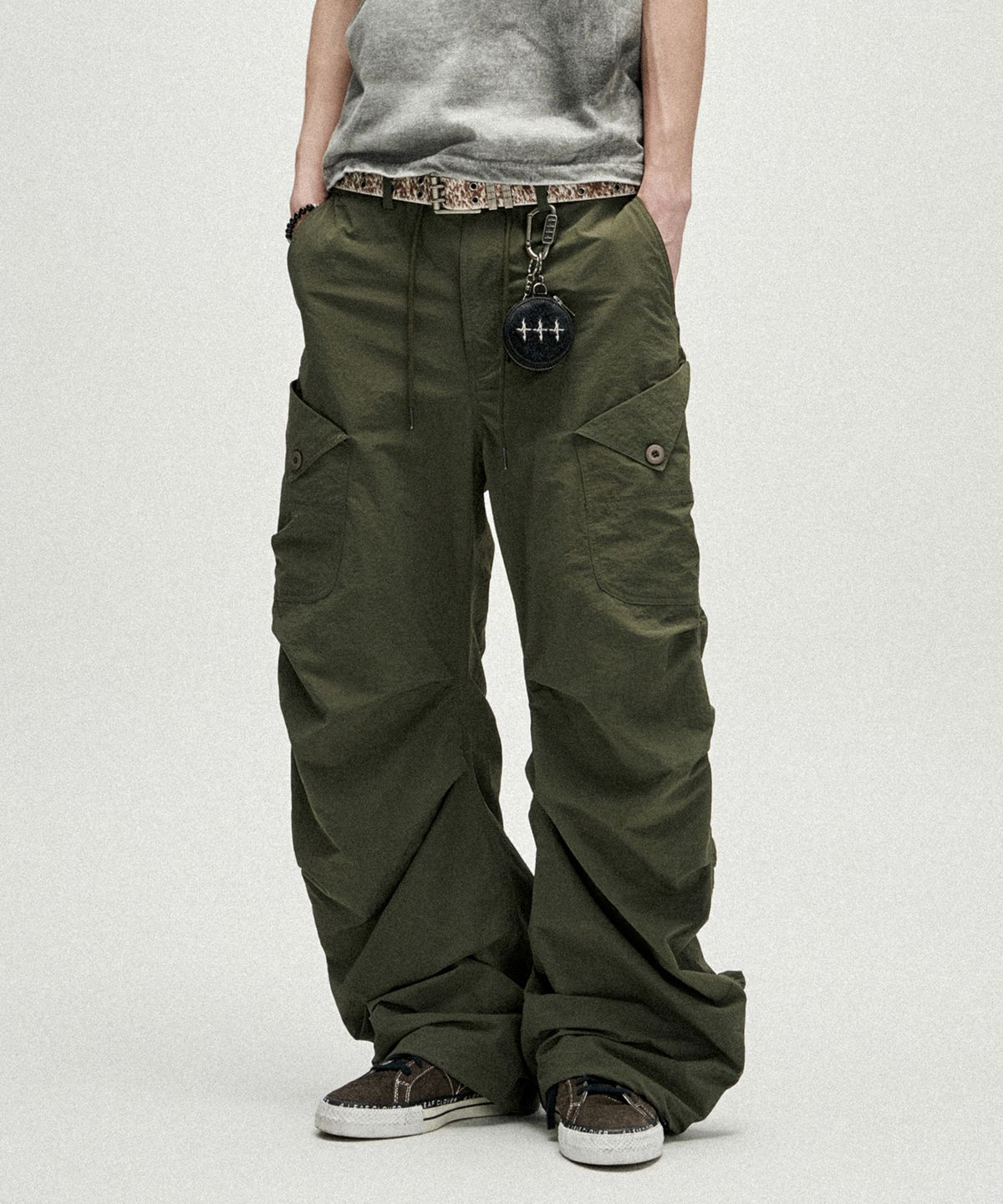 낫포너드(NOT4NERD) Shirring Panel Curved Nylon Cargo Pants - Khaki