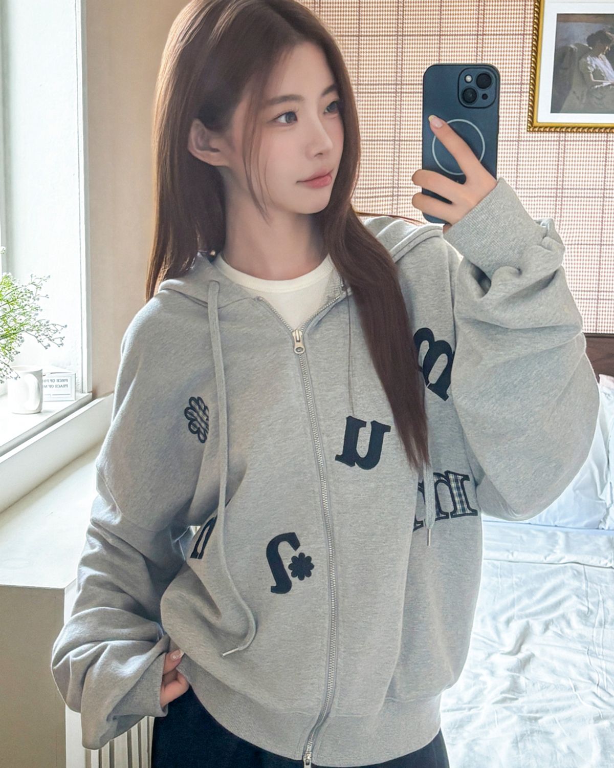 무아무아(MUAHMUAH) 체크플라워 패치 오버핏 후드집업 [그레이]