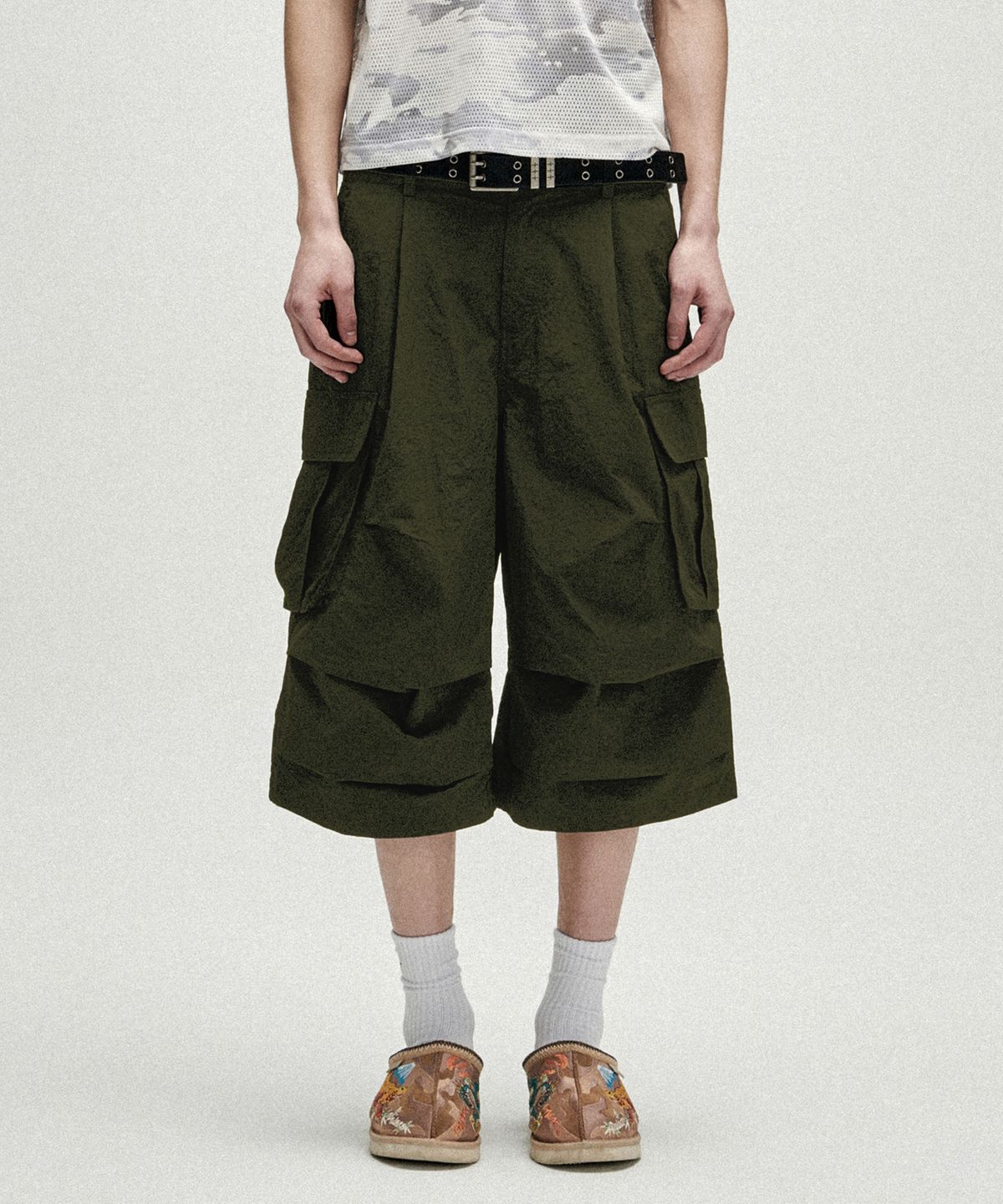 낫포너드(NOT4NERD) Knee Tuck Parachute Cargo Bermuda Shorts - Khaki
