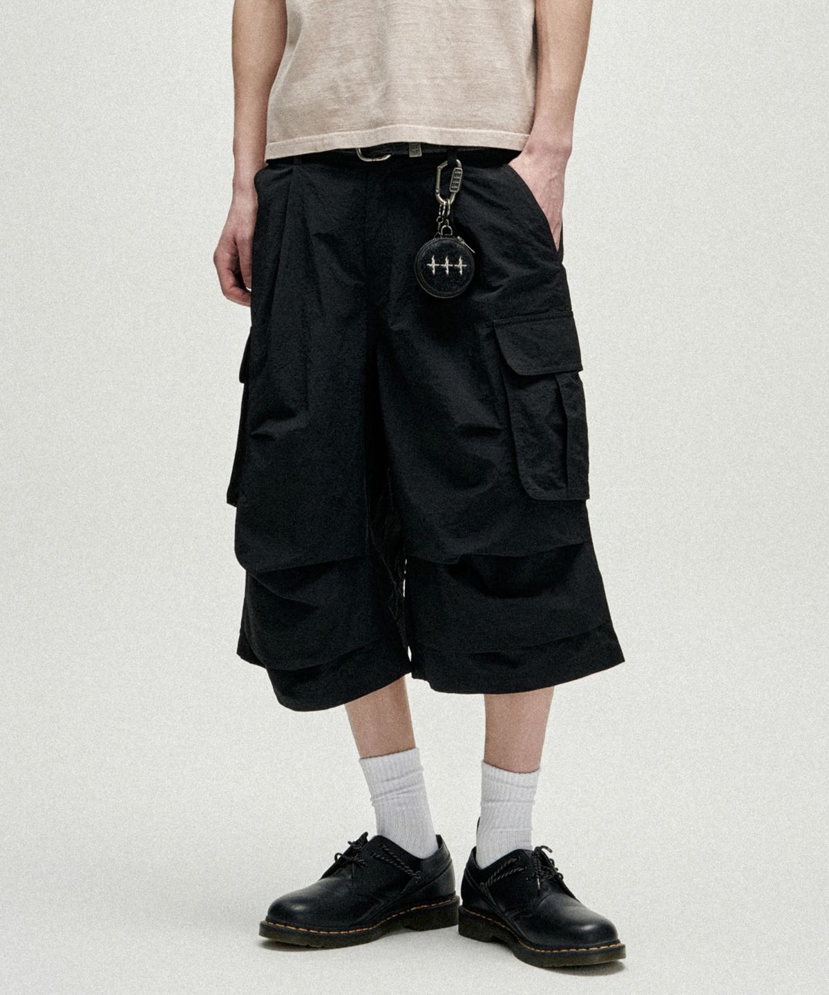 낫포너드(NOT4NERD) Knee Tuck Parachute Cargo Bermuda Shorts - Black