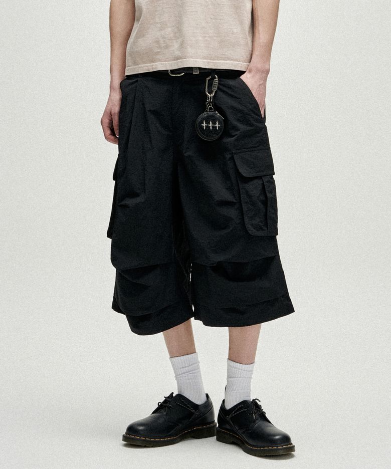 Knee Tuck Parachute Cargo Bermuda Shorts - Black