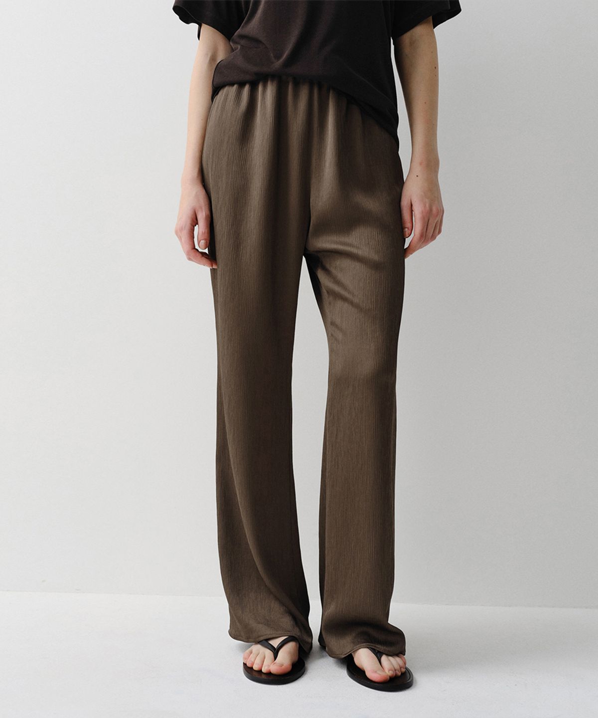 이아(EAAH) PLEATS BANDING PANTS (BROWN)