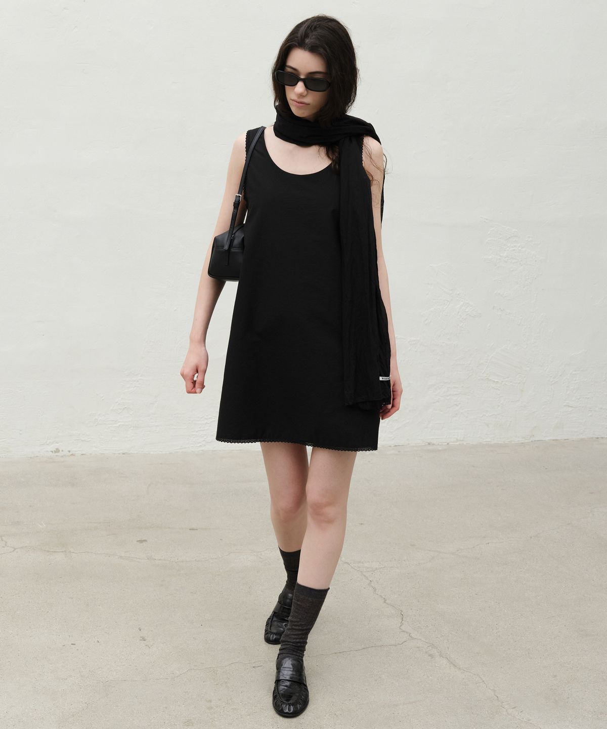 르바(LEVAR) Lace Point Mini Dress - Black